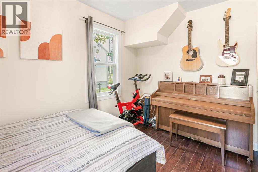 5028 44 Street