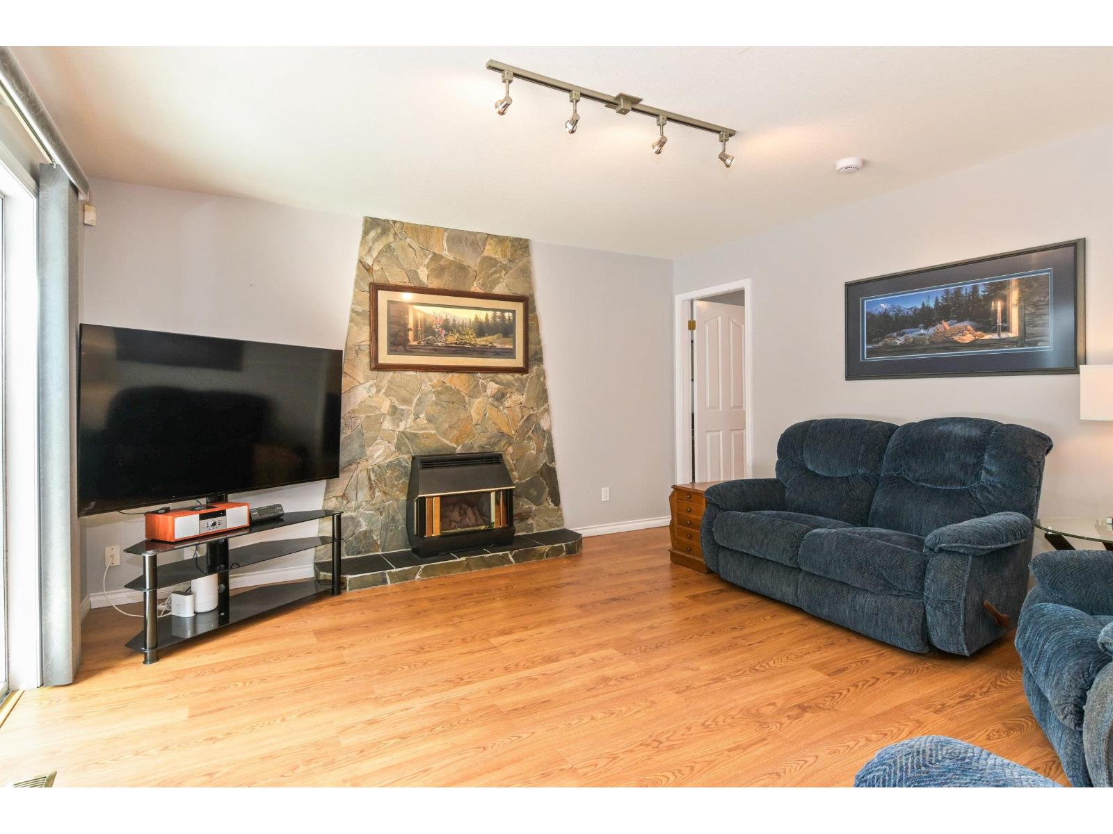 8415 214 Street, Langley, British Columbia  V1M 2J2 - Photo 8 - R3165502