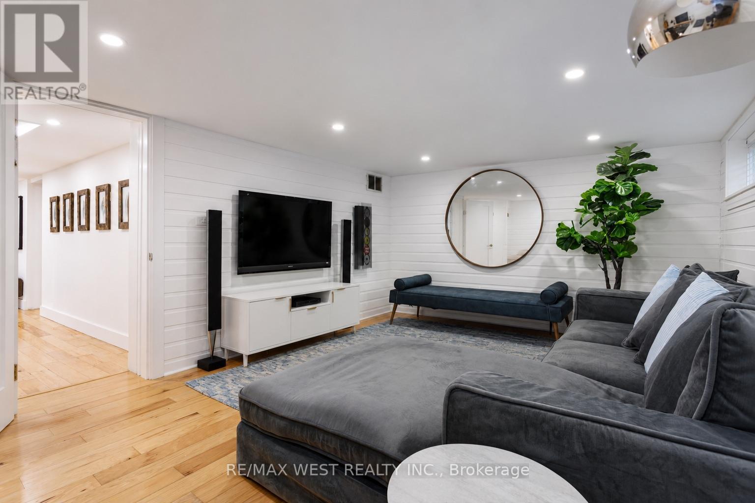 12 Brentwood Road S, Toronto, Ontario  M8Z 3N2 - Photo 14 - W13791282