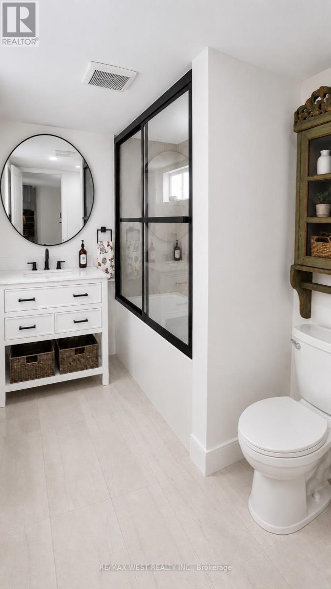 12 Brentwood Road S, Toronto, Ontario  M8Z 3N2 - Photo 13 - W13791282