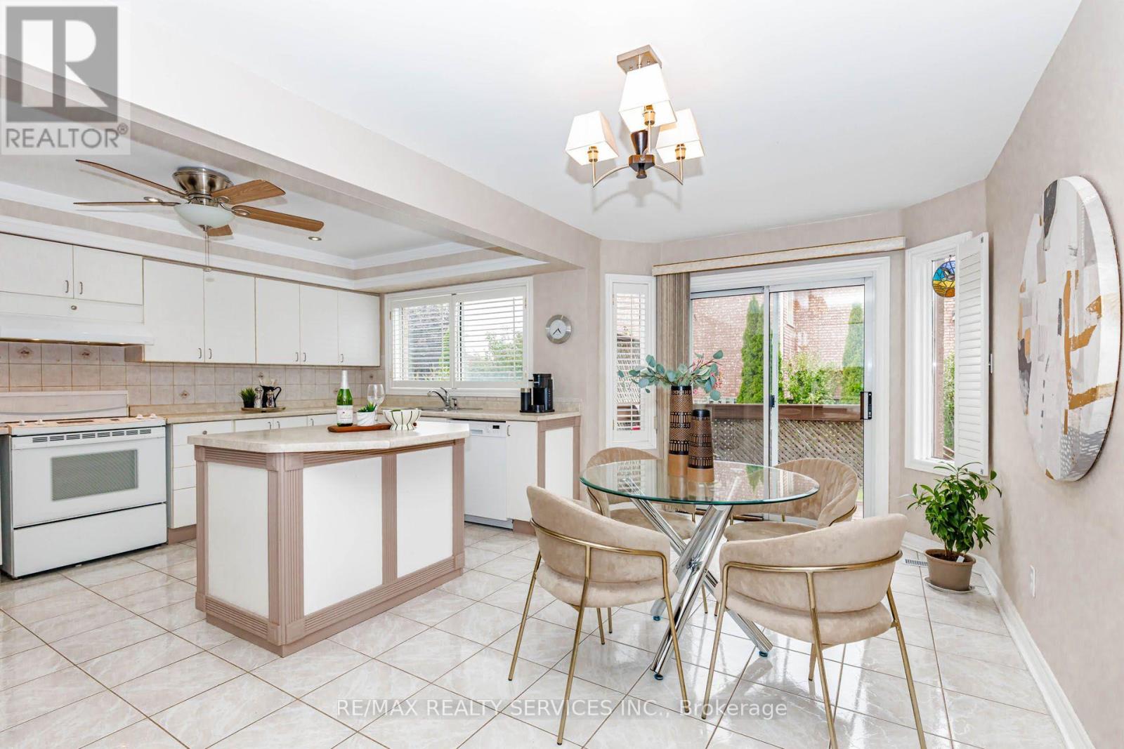 5772 Whitehorn Avenue, Mississauga, Ontario  L5V 1W1 - Photo 22 - W13793966