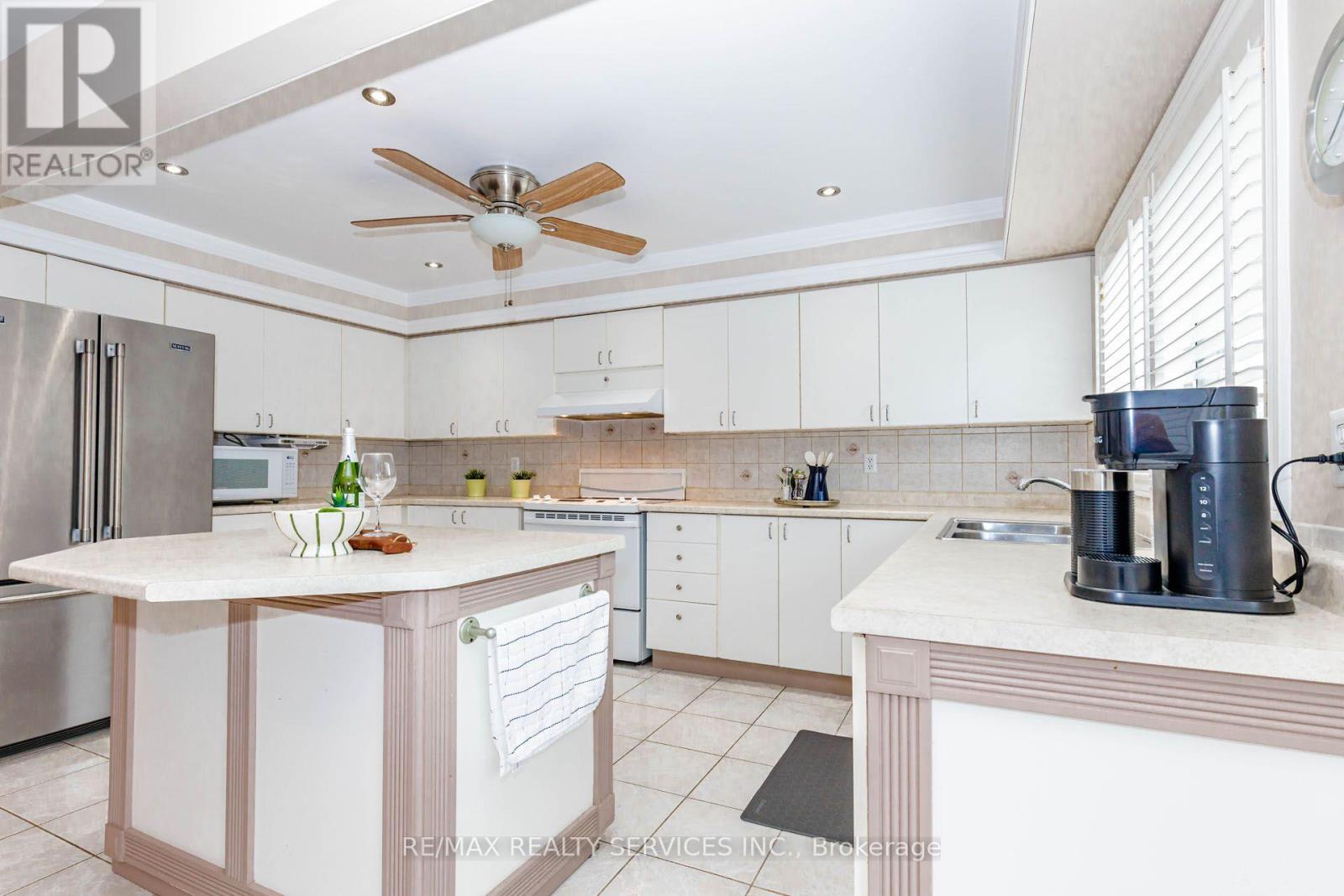 5772 Whitehorn Avenue, Mississauga, Ontario  L5V 1W1 - Photo 26 - W13793966