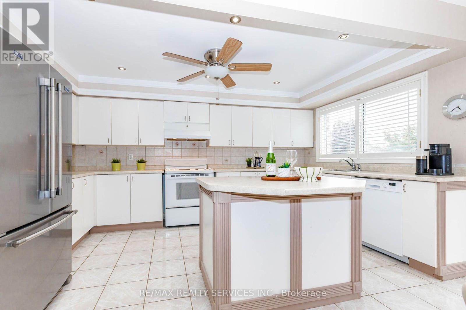 5772 Whitehorn Avenue, Mississauga, Ontario  L5V 1W1 - Photo 27 - W13793966
