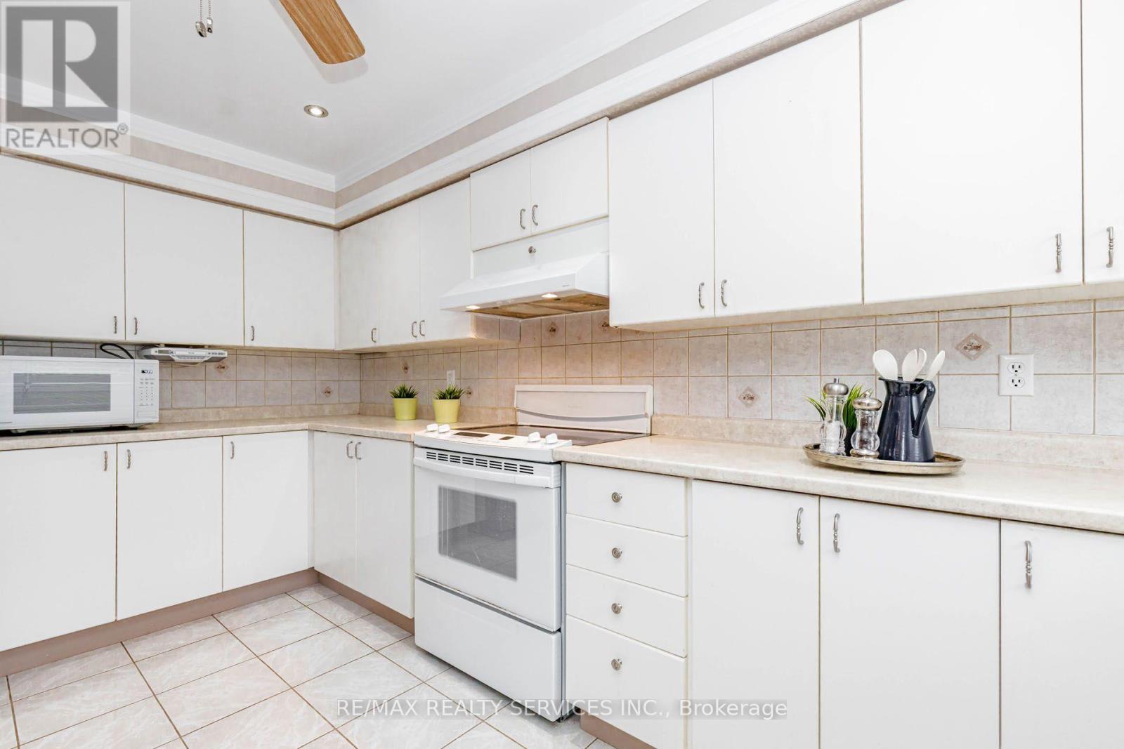 5772 Whitehorn Avenue, Mississauga, Ontario  L5V 1W1 - Photo 29 - W13793966
