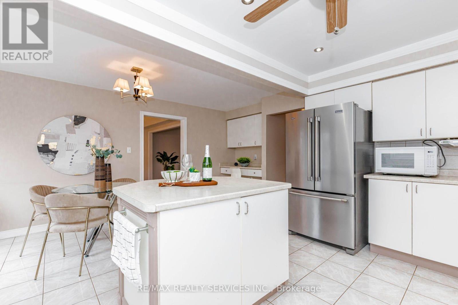 5772 Whitehorn Avenue, Mississauga, Ontario  L5V 1W1 - Photo 30 - W13793966