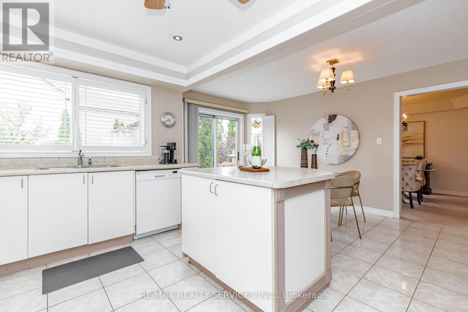 5772 Whitehorn Avenue, Mississauga, Ontario  L5V 1W1 - Photo 32 - W13793966