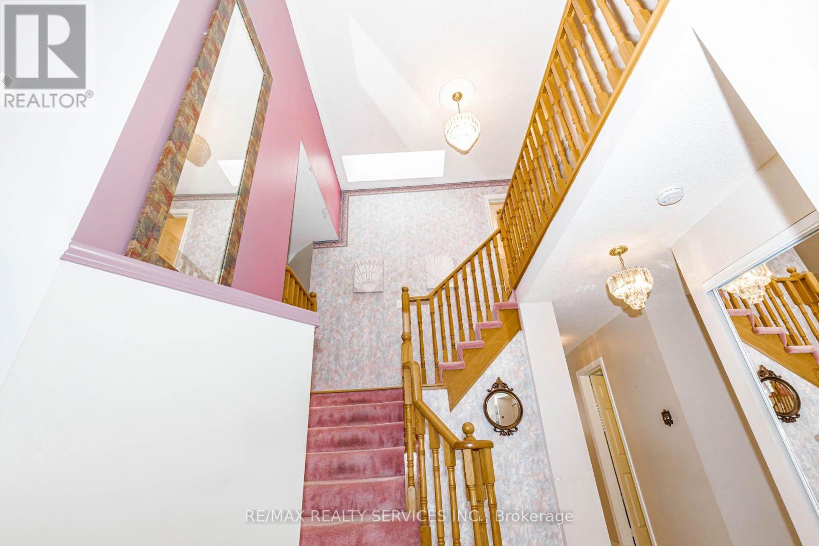 5772 Whitehorn Avenue, Mississauga, Ontario  L5V 1W1 - Photo 34 - W13793966