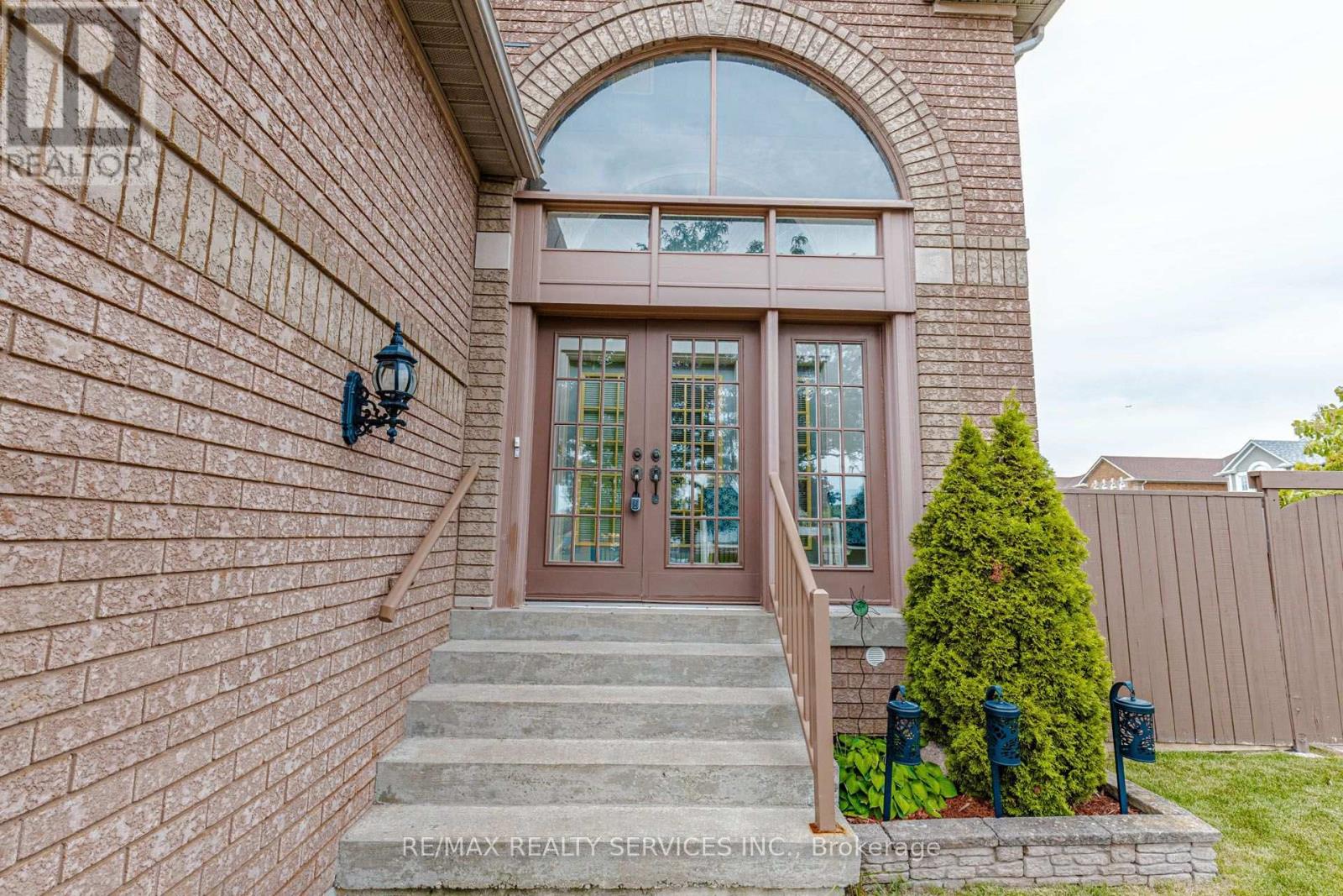 5772 Whitehorn Avenue, Mississauga, Ontario  L5V 1W1 - Photo 7 - W13793966