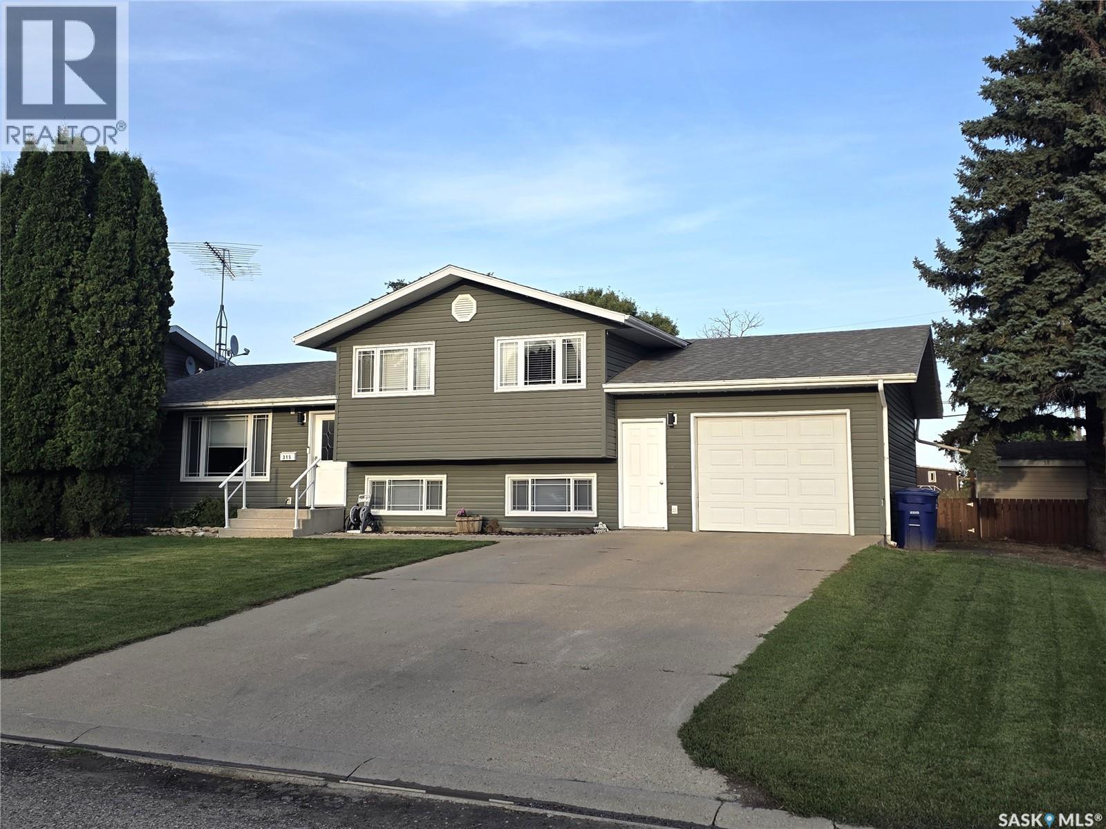 315 Hearn Street, Outlook, Saskatchewan  S0L 2N0 - Photo 2 - SK048048