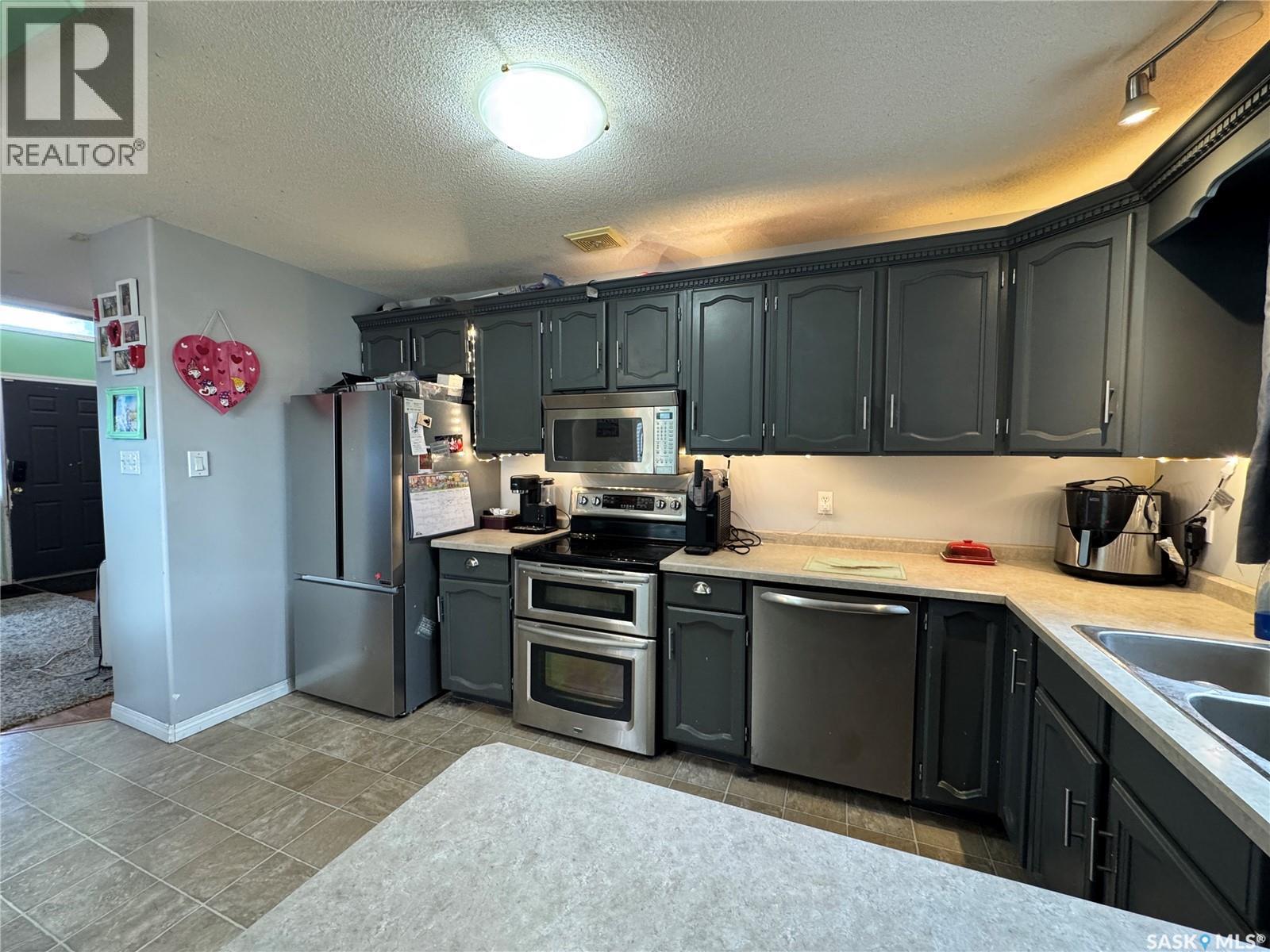 405 2nd Avenue E, Biggar, Saskatchewan  S0K 0M0 - Photo 6 - SK048676