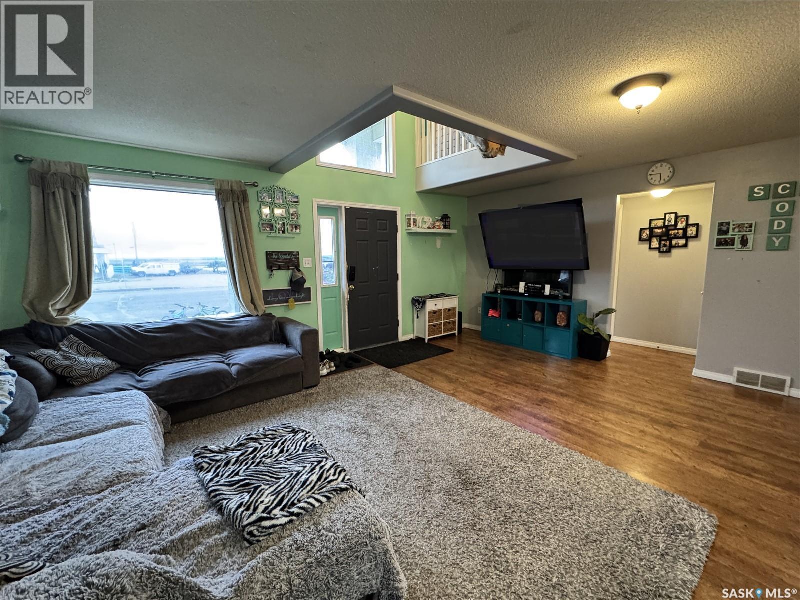 405 2nd Avenue E, Biggar, Saskatchewan  S0K 0M0 - Photo 9 - SK048676