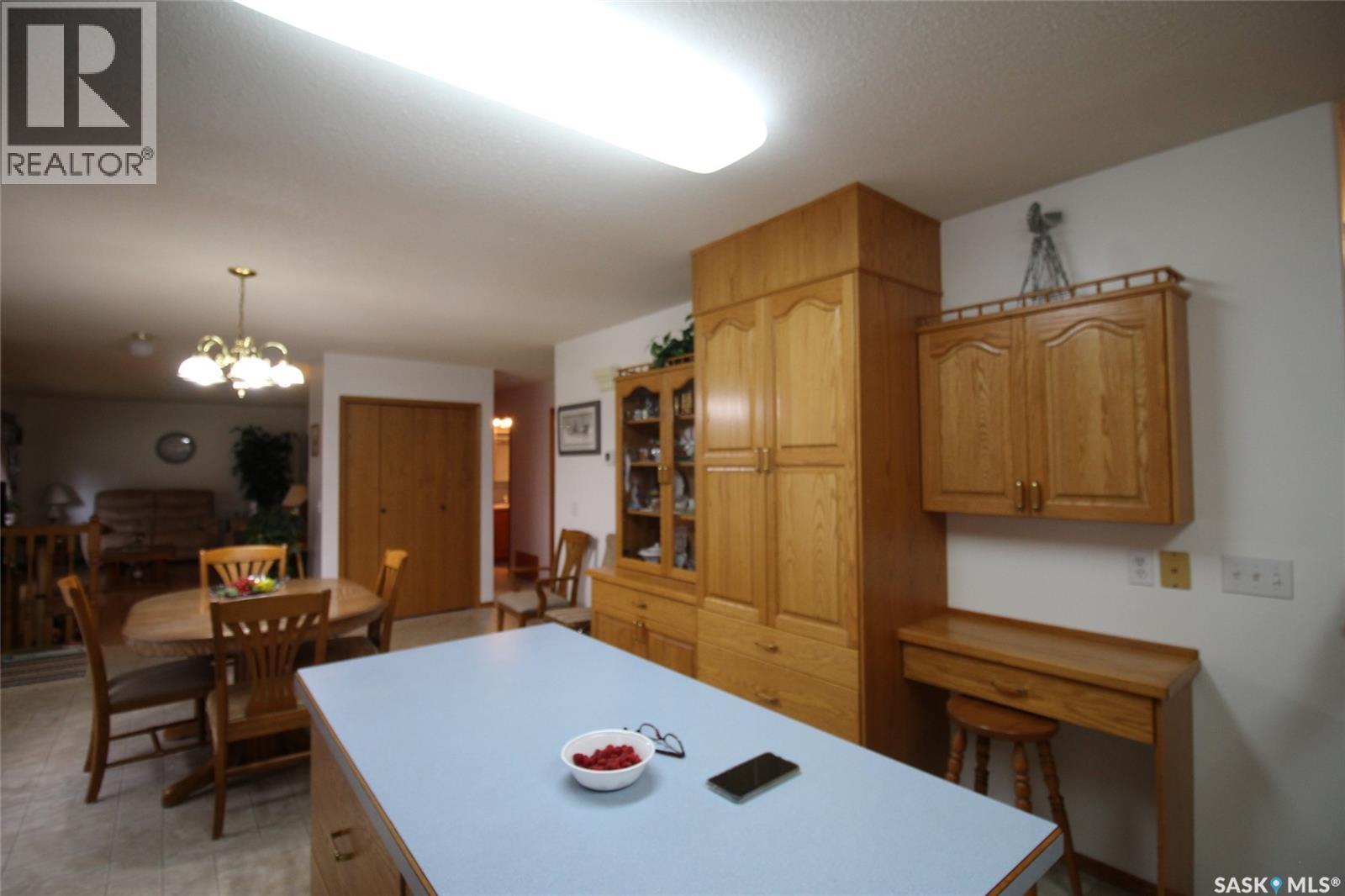 613 4th Street W, Shaunavon, Saskatchewan  S0N 2M0 - Photo 3 - SK048673