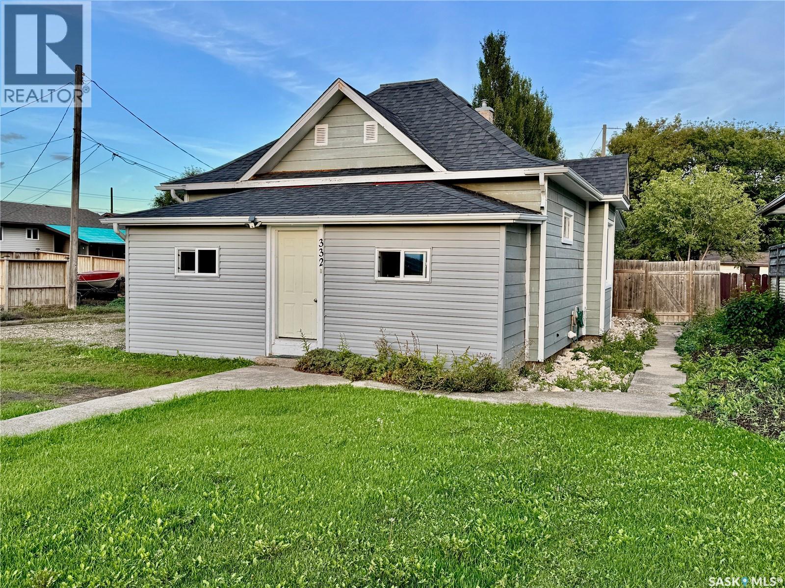 332 7th Street, Humboldt, Saskatchewan  S0K 2A0 - Photo 2 - SK048660