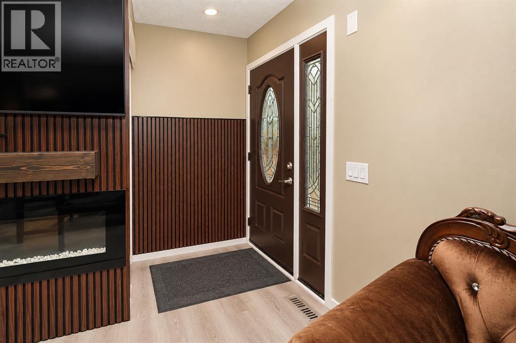 707 Malvern Drive Ne, Calgary, Alberta  T2A 5P9 - Photo 3 - A2345596