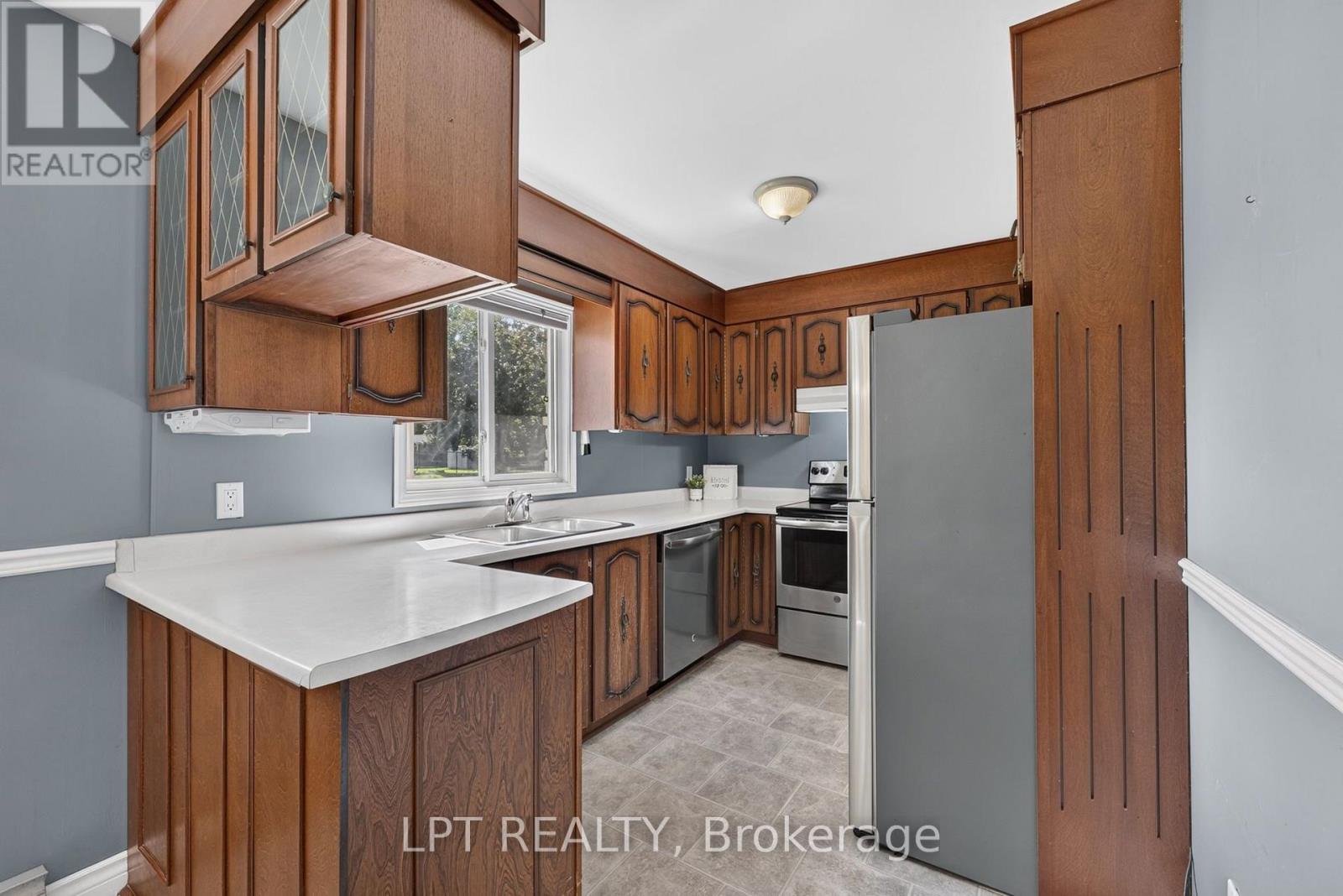 263 Richmond Street, North Middlesex, Ontario  N0M 2K0 - Photo 12 - X13794060
