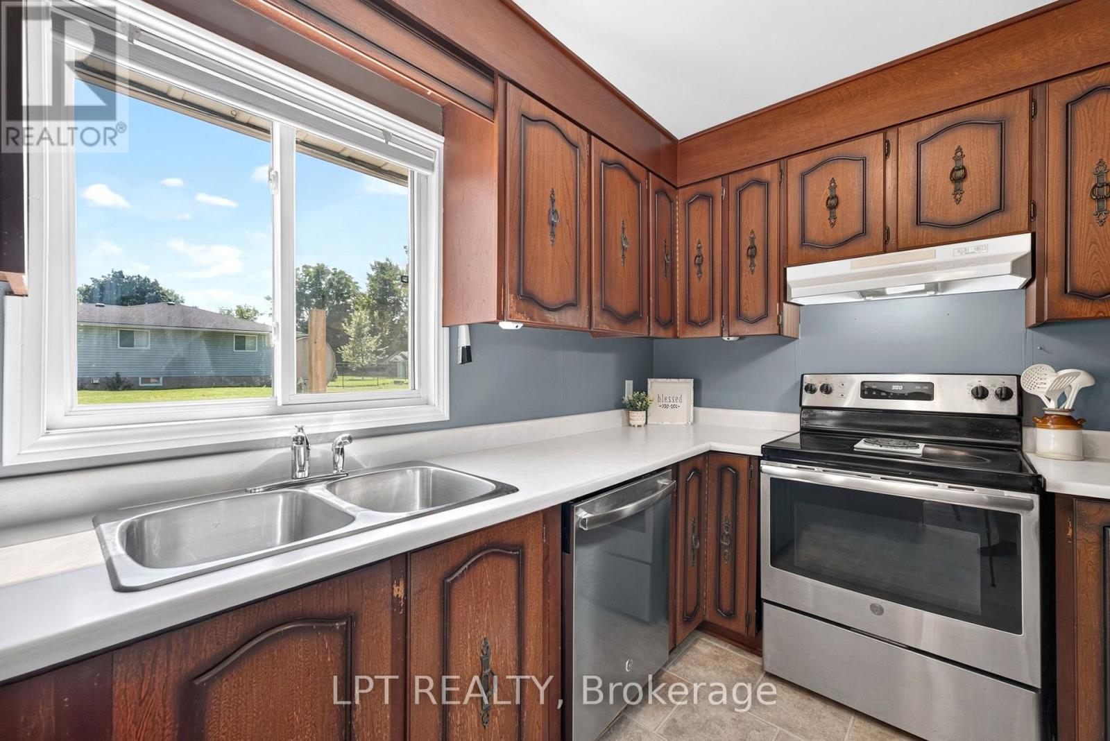 263 Richmond Street, North Middlesex, Ontario  N0M 2K0 - Photo 13 - X13794060