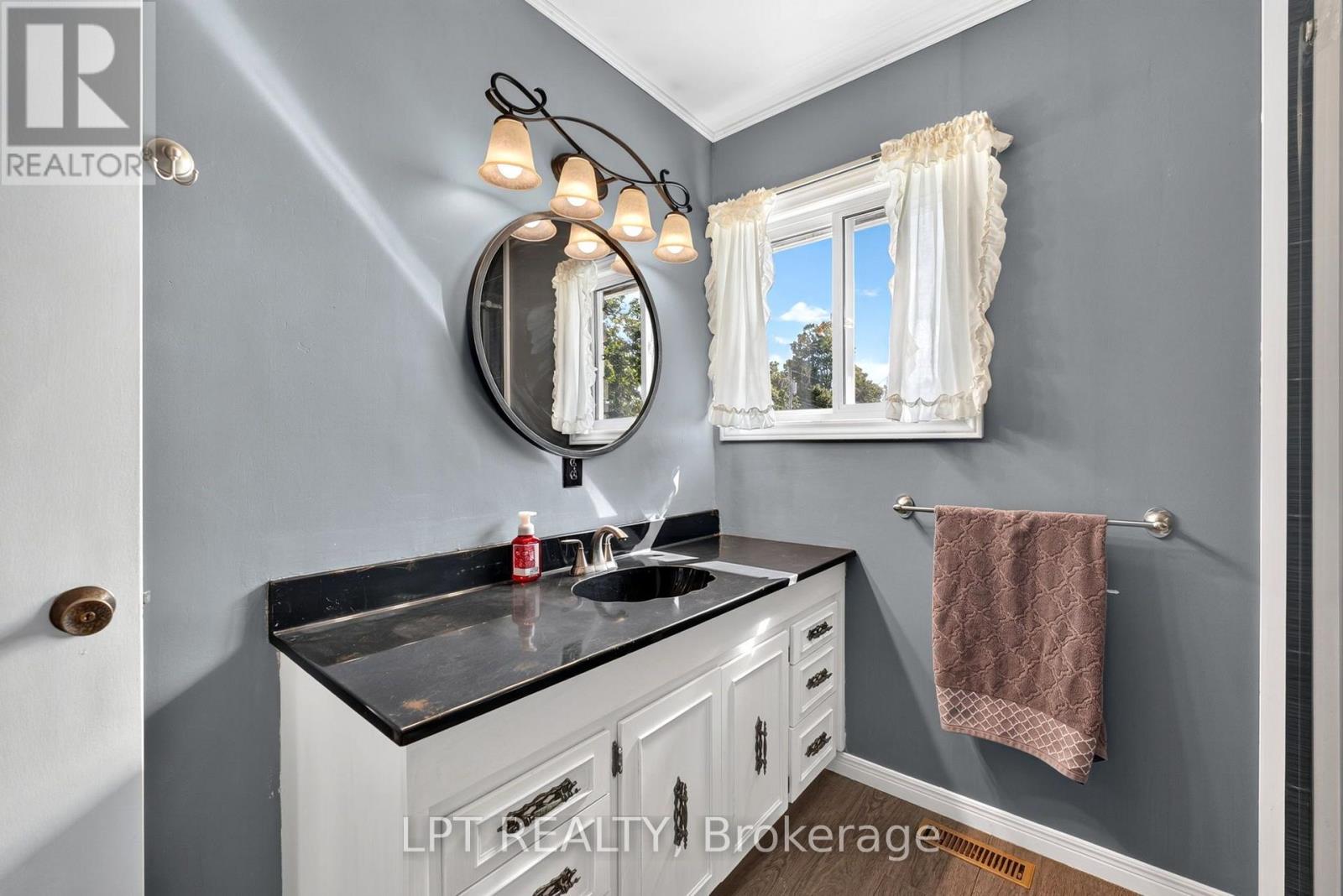263 Richmond Street, North Middlesex, Ontario  N0M 2K0 - Photo 17 - X13794060