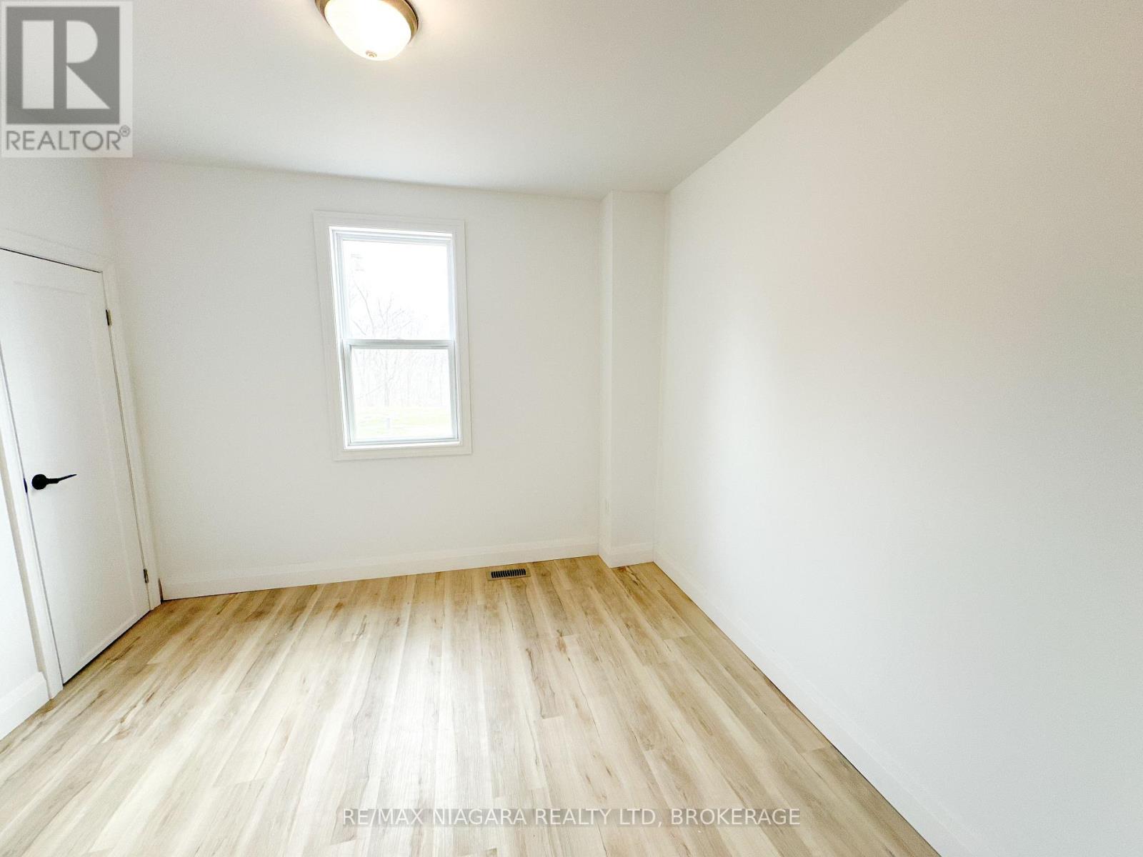 Upper - 233 Pelham Road, St. Catharines, Ontario  L2S 1W8 - Photo 12 - X13794124