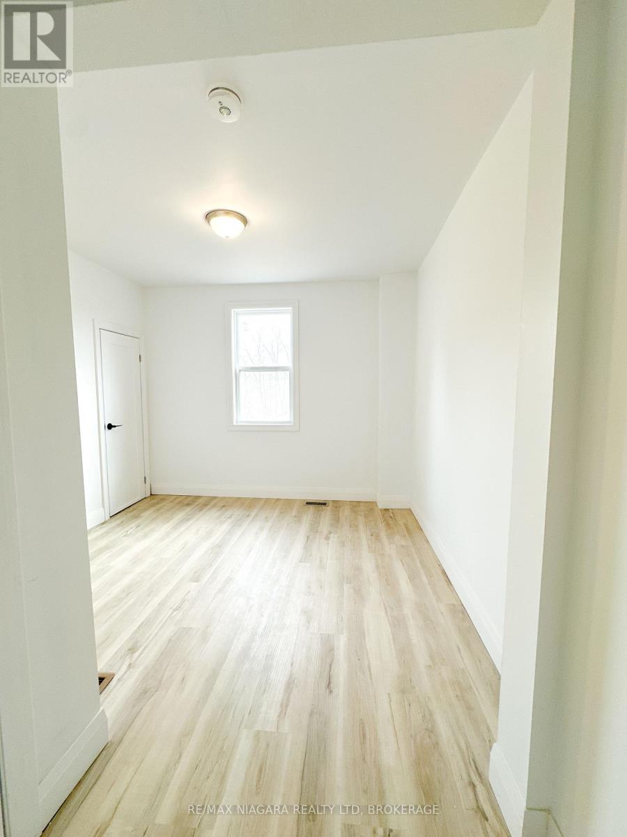 Upper - 233 Pelham Road, St. Catharines, Ontario  L2S 1W8 - Photo 15 - X13794124