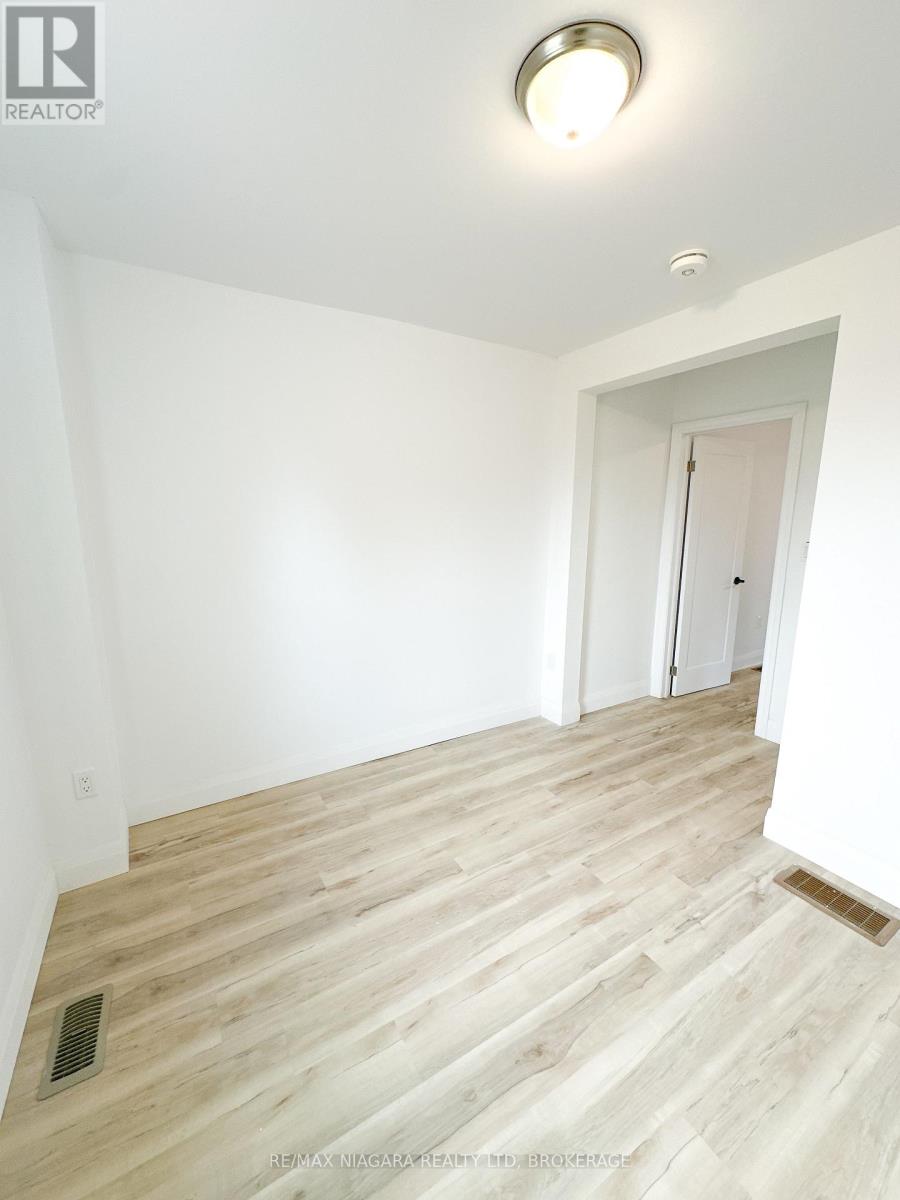 Upper - 233 Pelham Road, St. Catharines, Ontario  L2S 1W8 - Photo 16 - X13794124