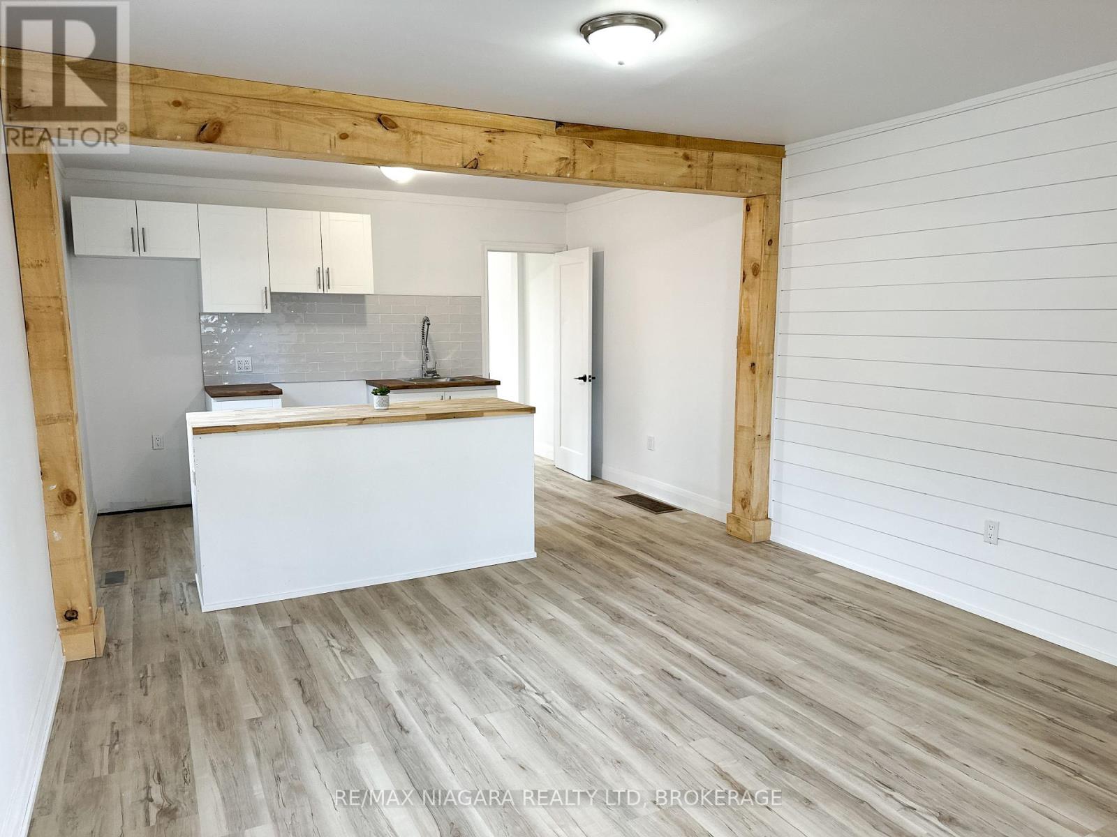 Upper - 233 Pelham Road, St. Catharines, Ontario  L2S 1W8 - Photo 2 - X13794124