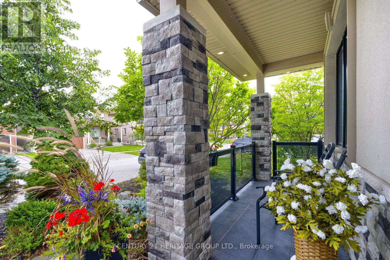 22 Grand Oak Drive, Richmond Hill, Ontario  L4E 3Z9 - Photo 4 - N13788418