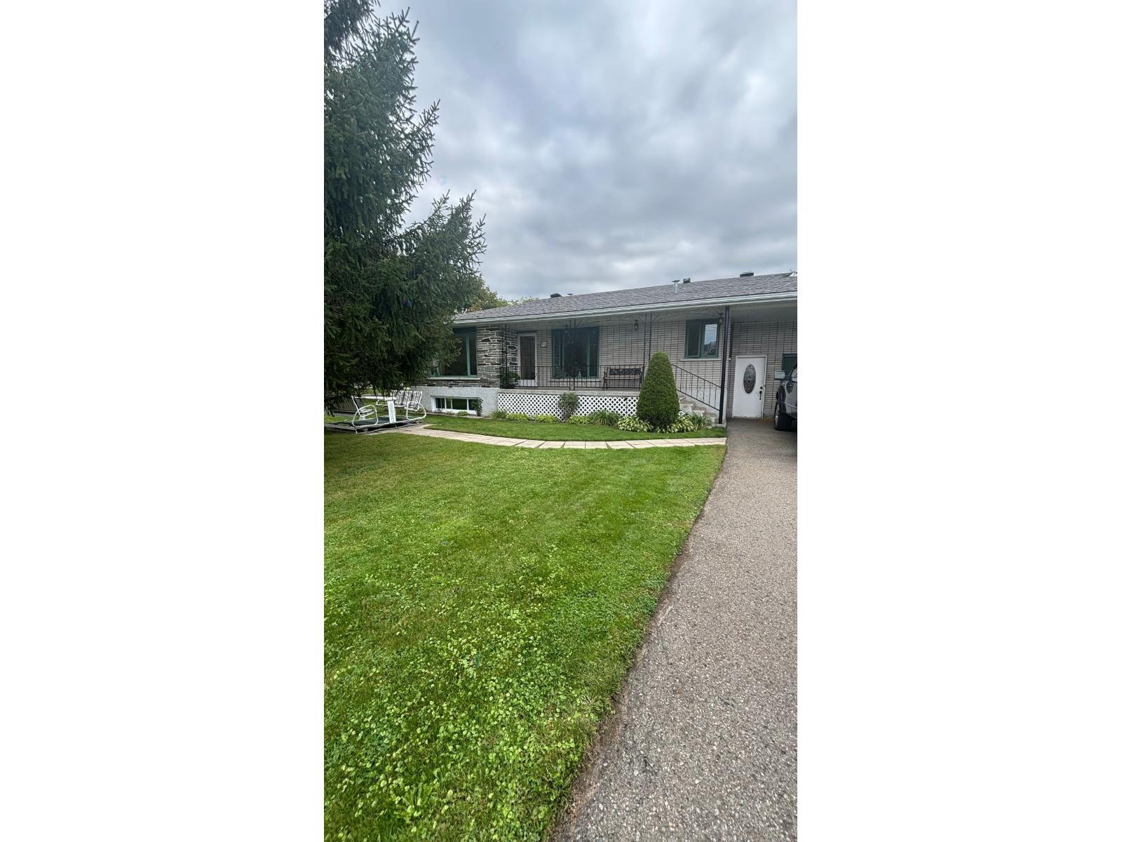 836 Rue St-Joseph Mercier Quebec Canada J6R1J6 2