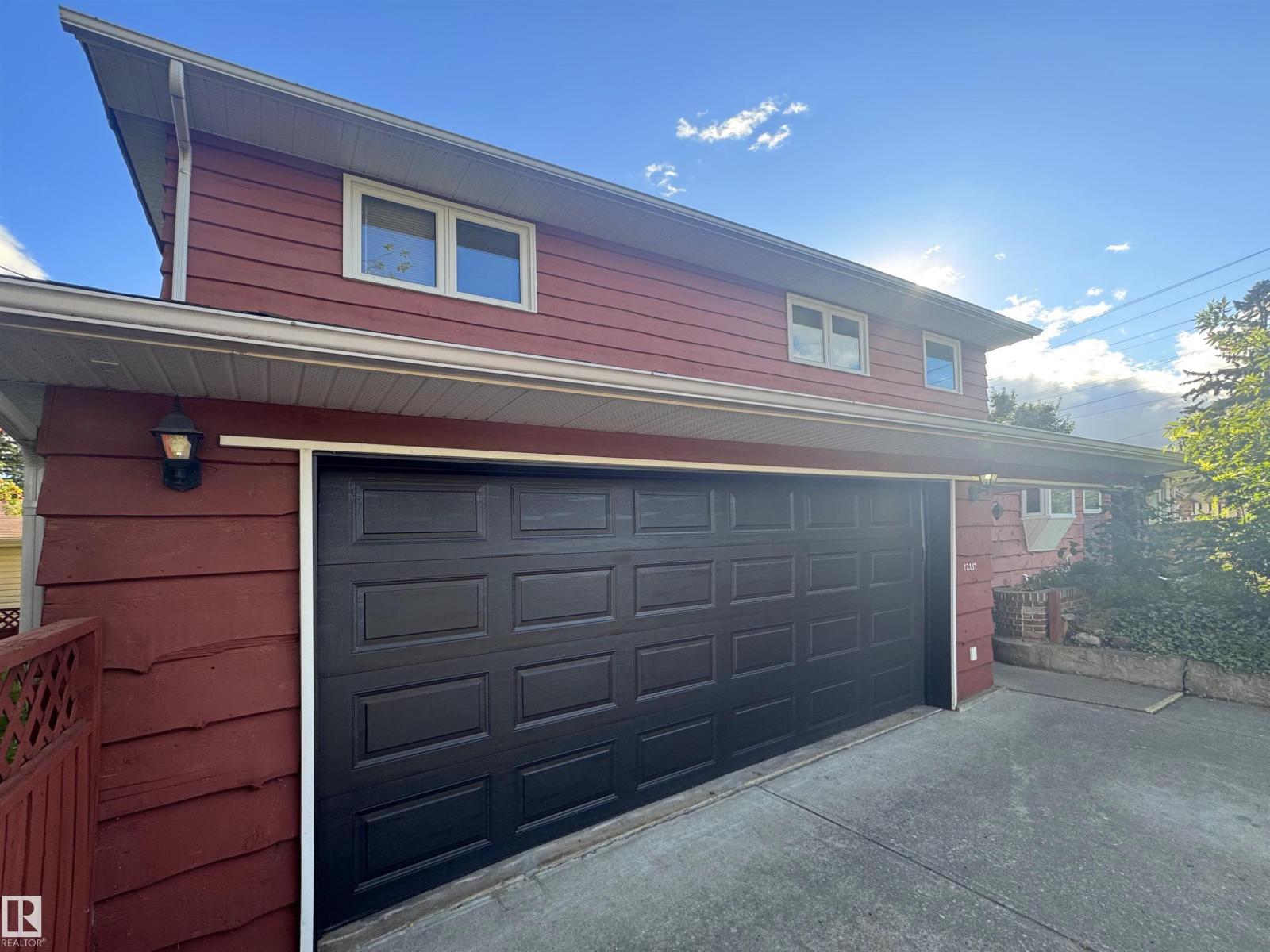 12137 50 ST NW photo 2