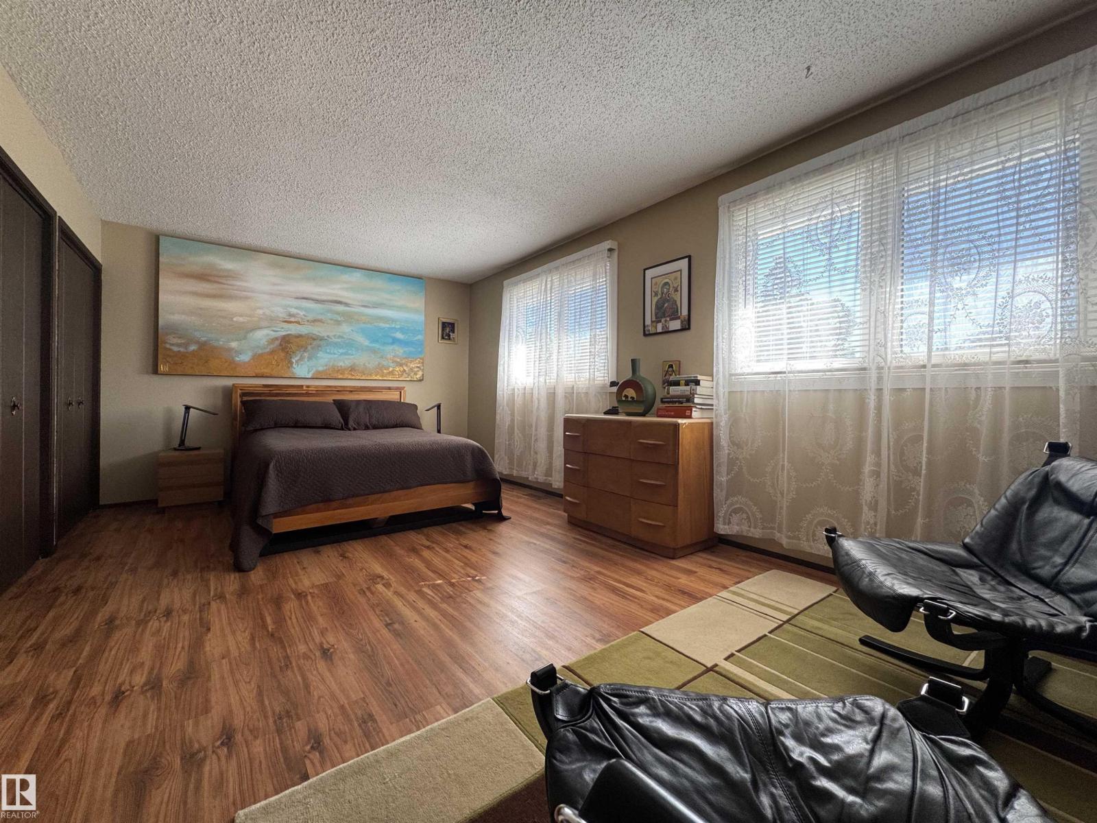 12137 50 ST NW photo 24