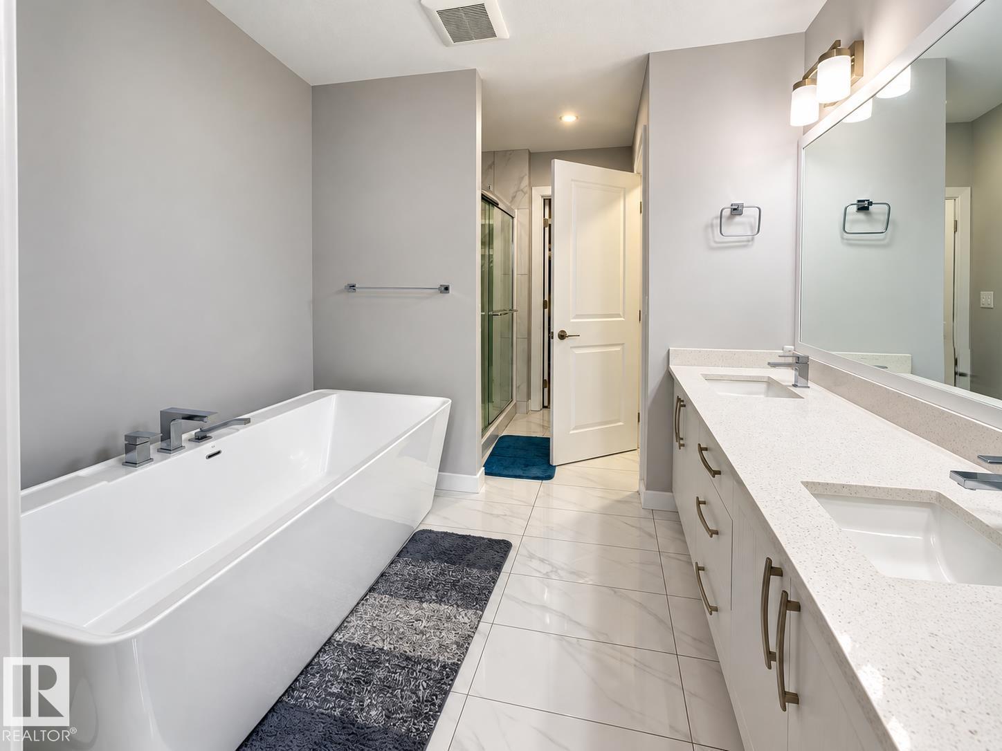 #Main floor 1565 ESAIW PL NW