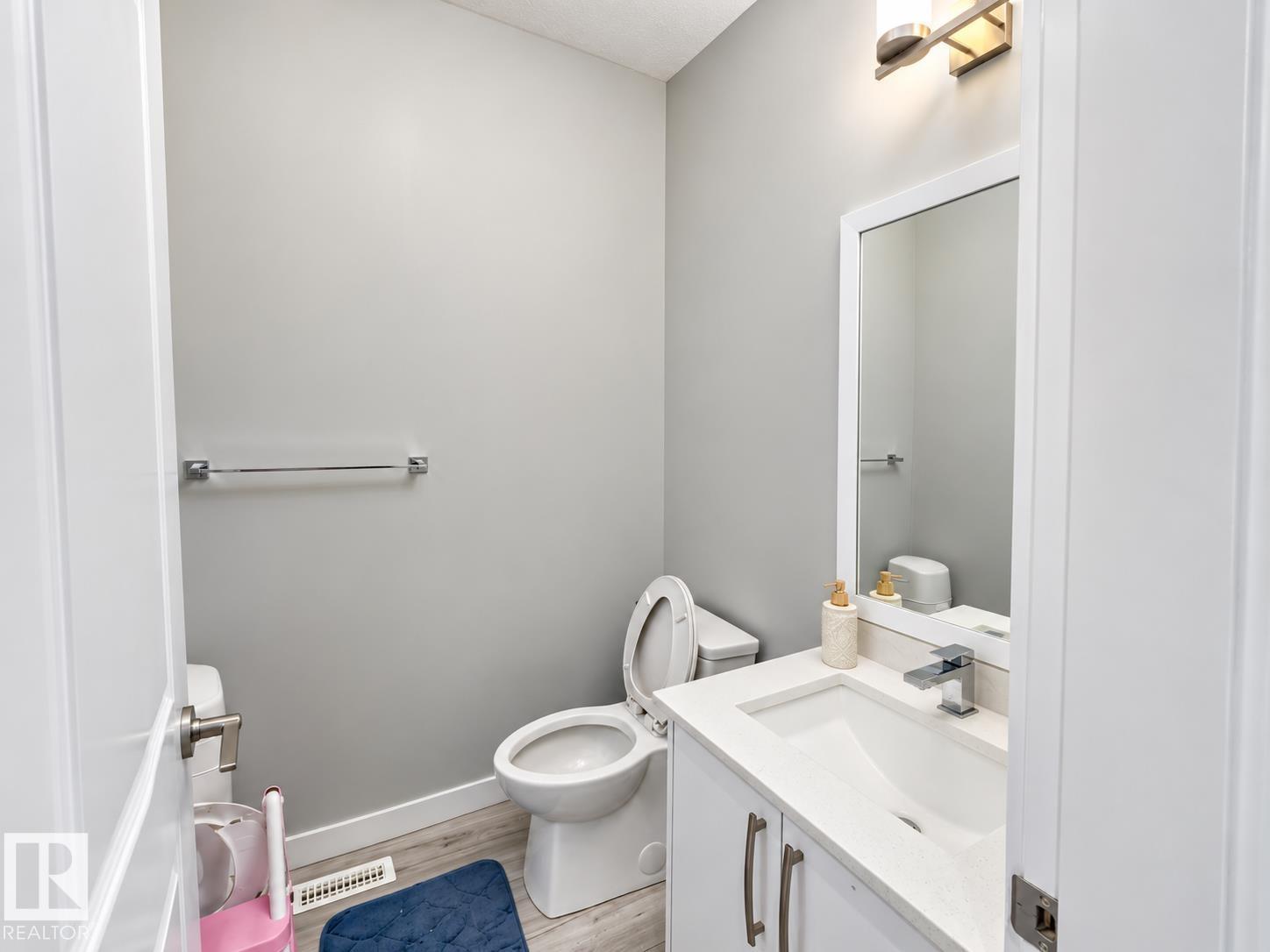 #Main floor 1565 ESAIW PL NW