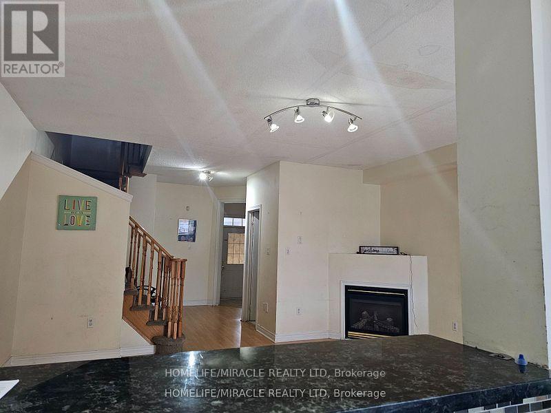 115 Nathaniel Crescent, Brampton, Ontario  L6Y 5M3 - Photo 4 - W13794128