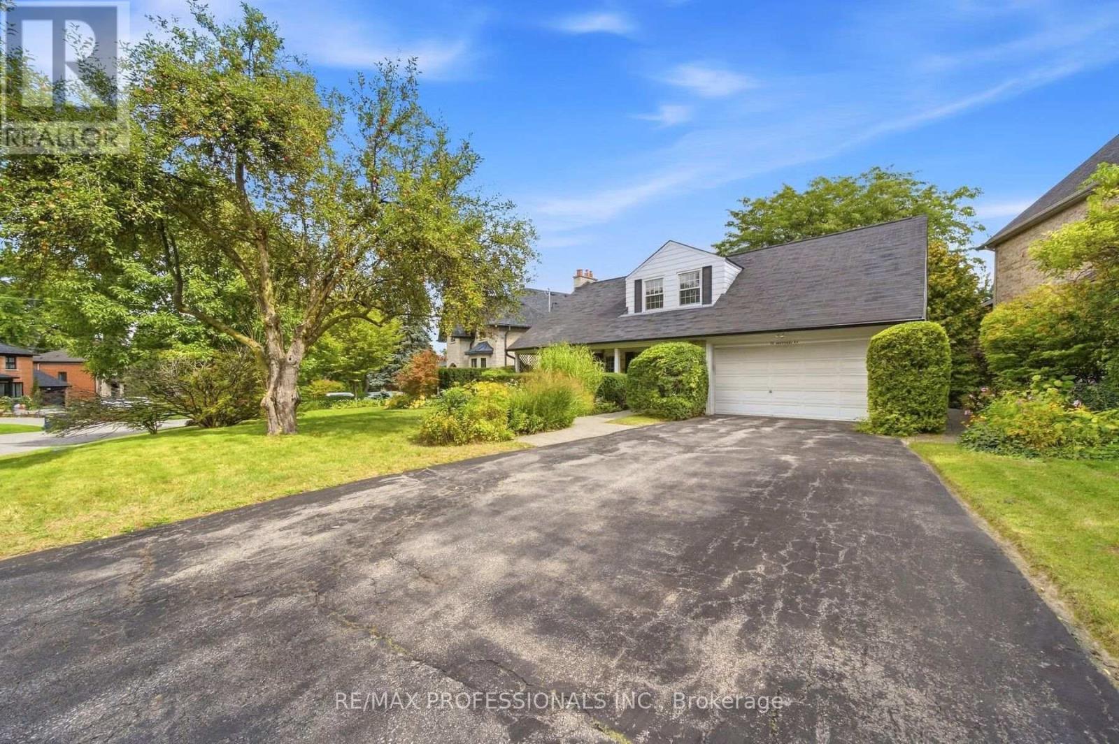 15 Hartfield Court, Toronto, Ontario  M9A 3E4 - Photo 2 - W13794140