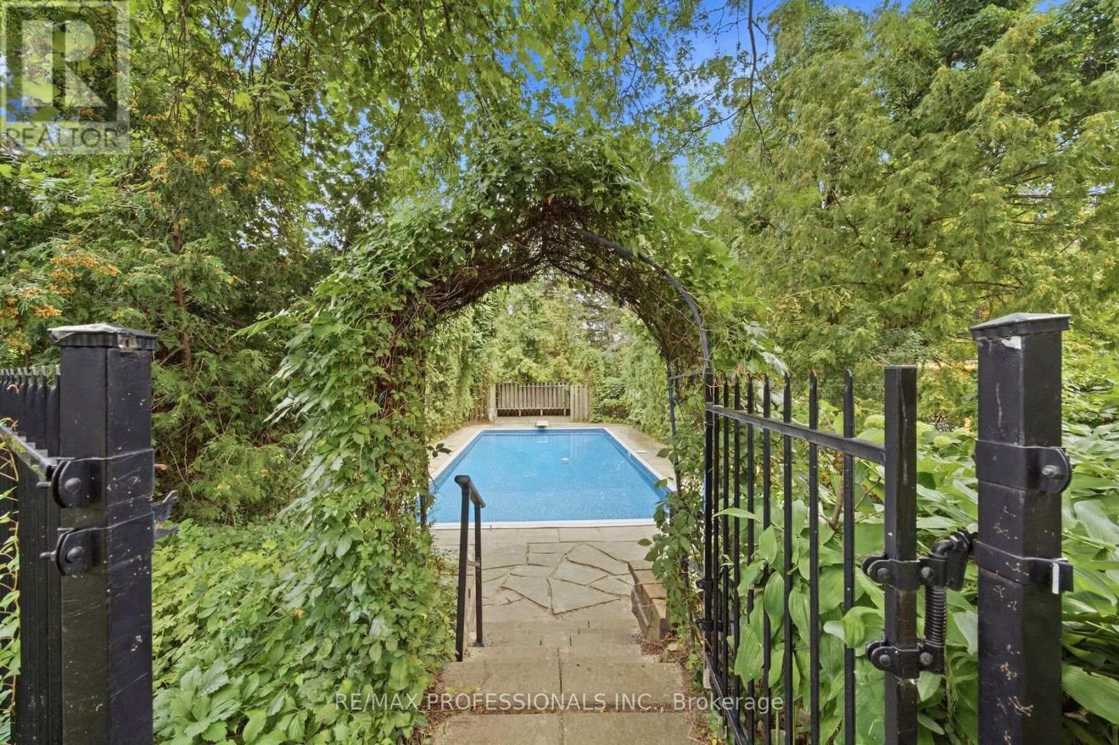 15 Hartfield Court, Toronto, Ontario  M9A 3E4 - Photo 38 - W13794140