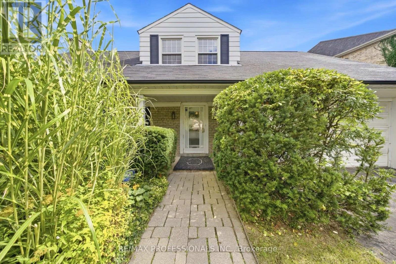 15 Hartfield Court, Toronto, Ontario  M9A 3E4 - Photo 4 - W13794140