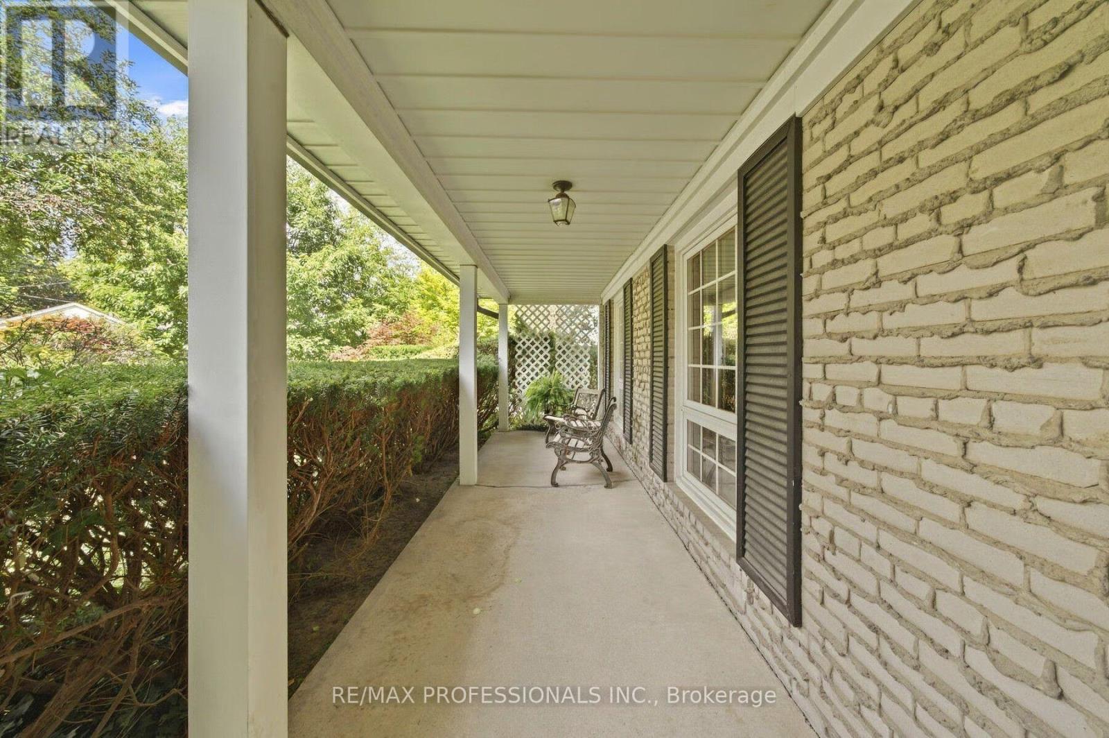 15 Hartfield Court, Toronto, Ontario  M9A 3E4 - Photo 5 - W13794140