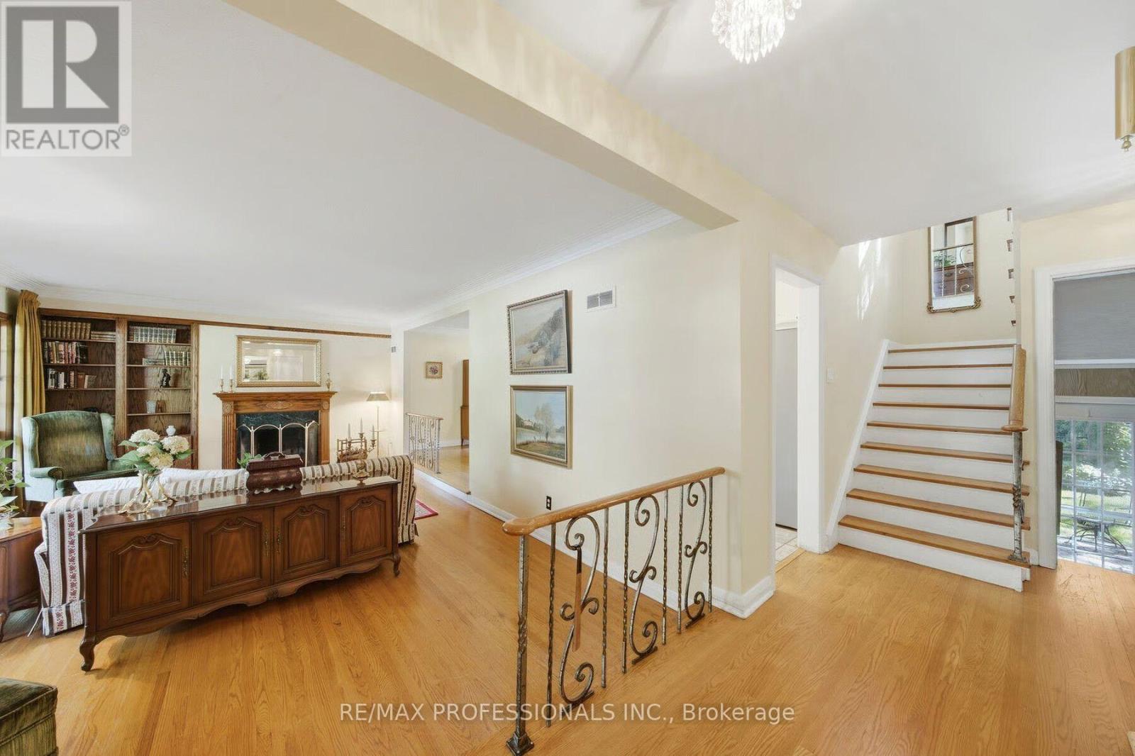 15 Hartfield Court, Toronto, Ontario  M9A 3E4 - Photo 6 - W13794140