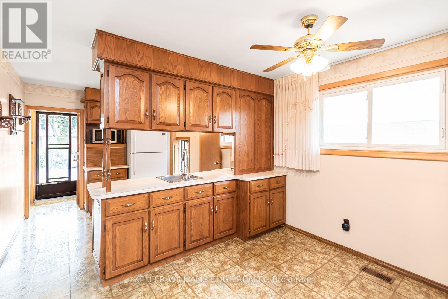 30 Goldfinch Road, Hamilton, Ontario  L9A 3W7 - Photo 10 - X13794162