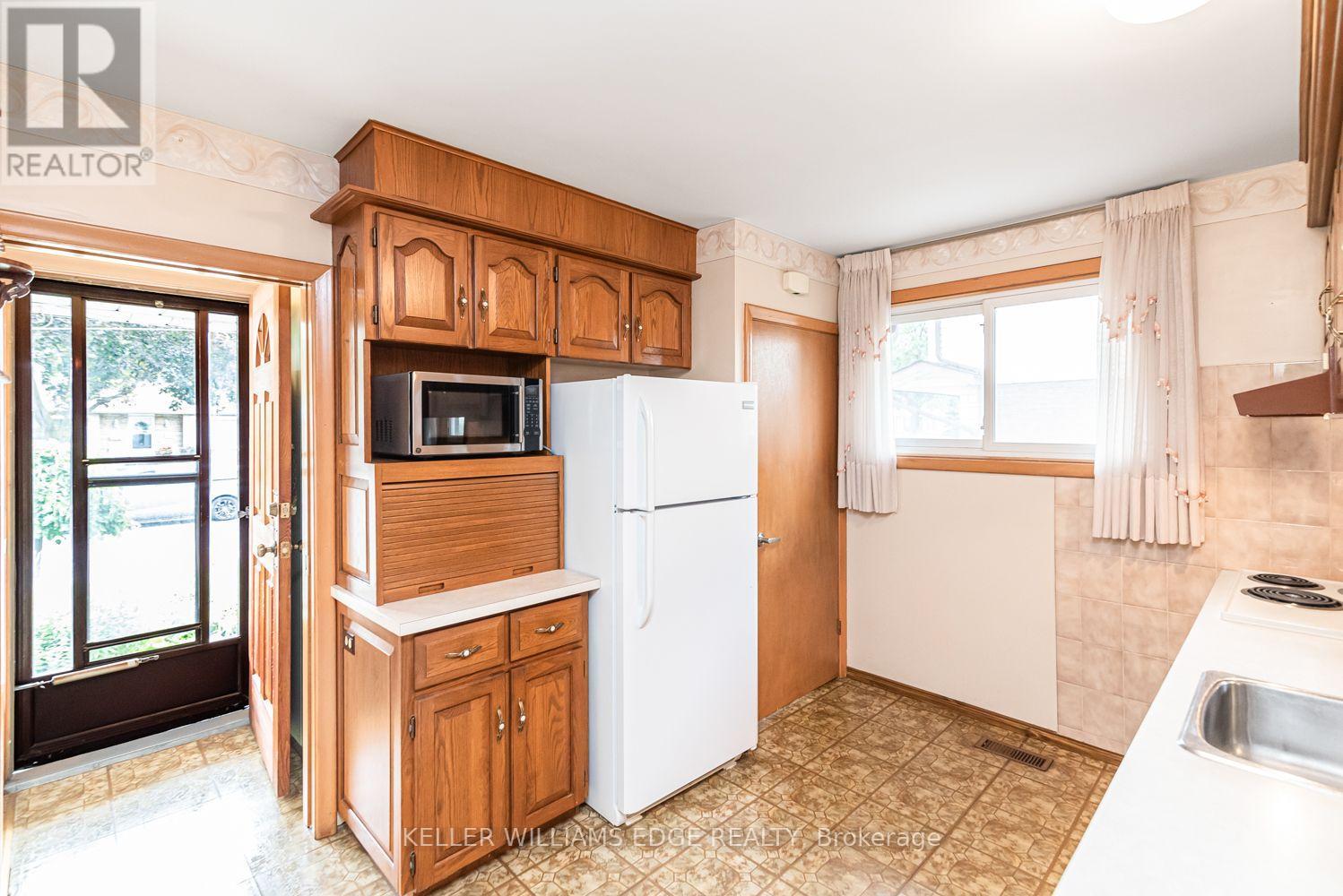 30 Goldfinch Road, Hamilton, Ontario  L9A 3W7 - Photo 13 - X13794162