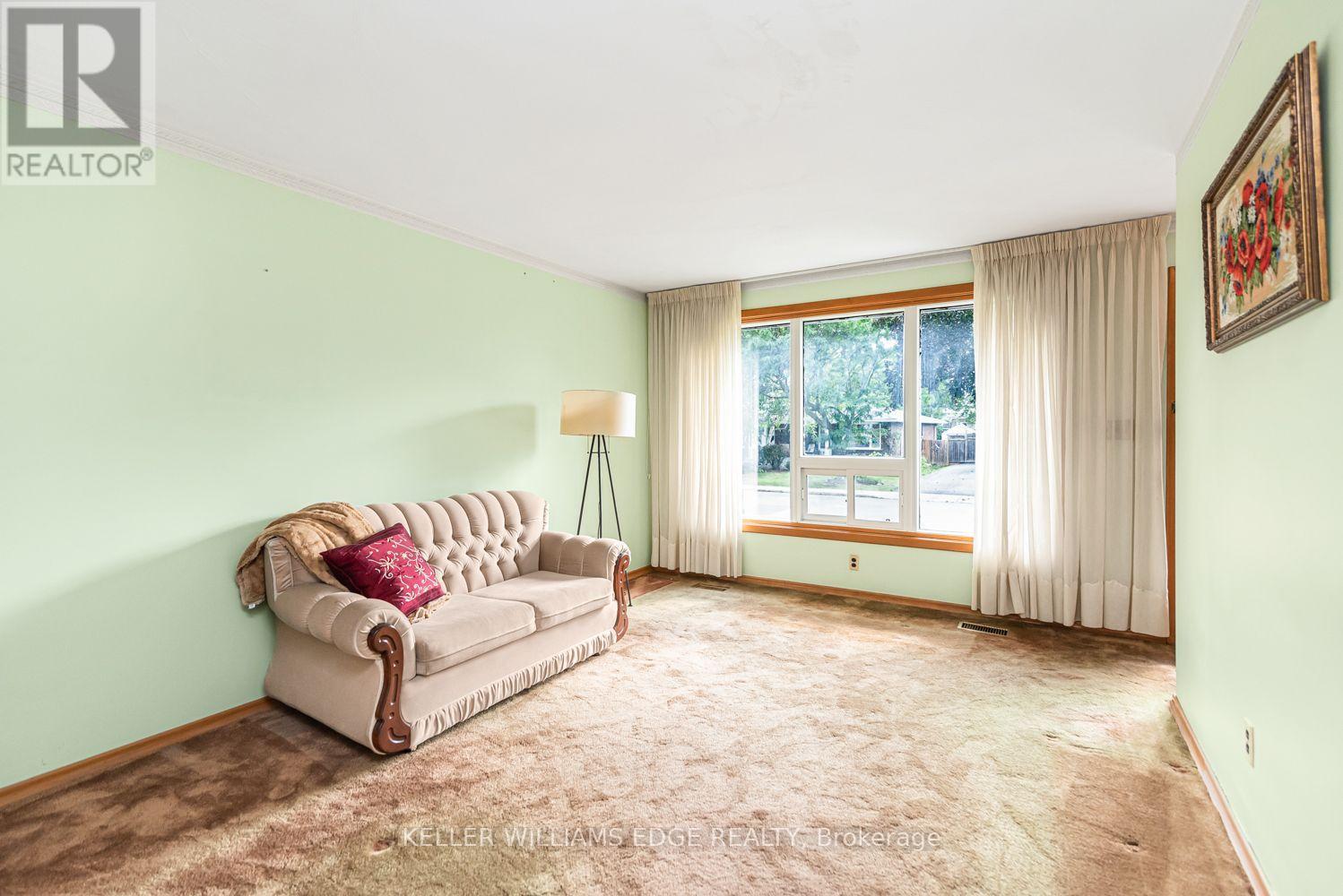 30 Goldfinch Road, Hamilton, Ontario  L9A 3W7 - Photo 4 - X13794162