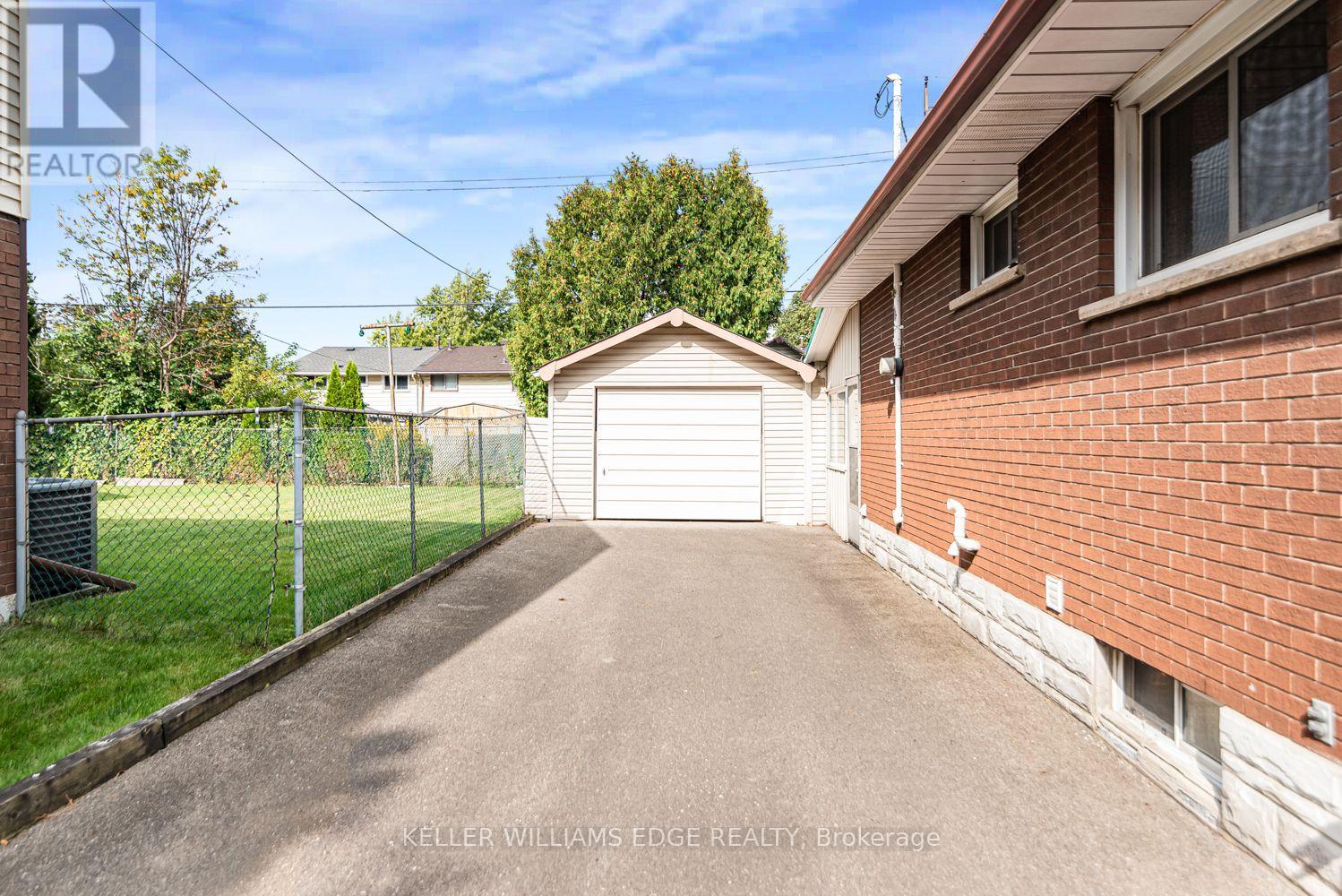 30 Goldfinch Road, Hamilton, Ontario  L9A 3W7 - Photo 47 - X13794162