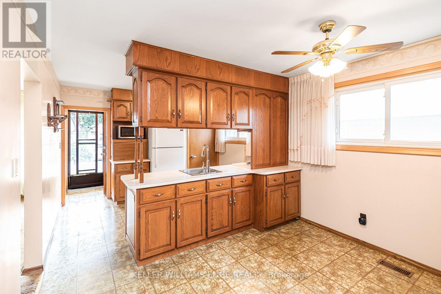 30 Goldfinch Road, Hamilton, Ontario  L9A 3W7 - Photo 7 - X13794162