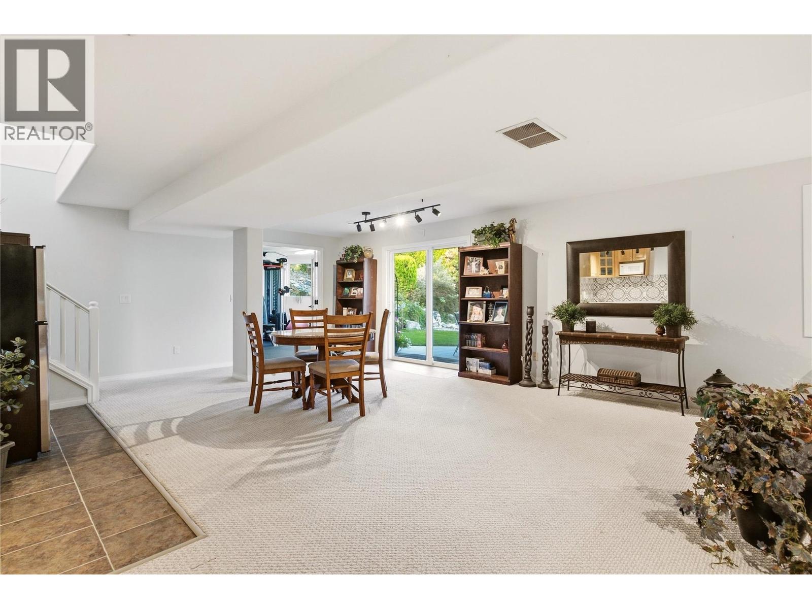 724 Lone Pine Drive, Kelowna, British Columbia  V1P 1A1 - Photo 37 - 10401010