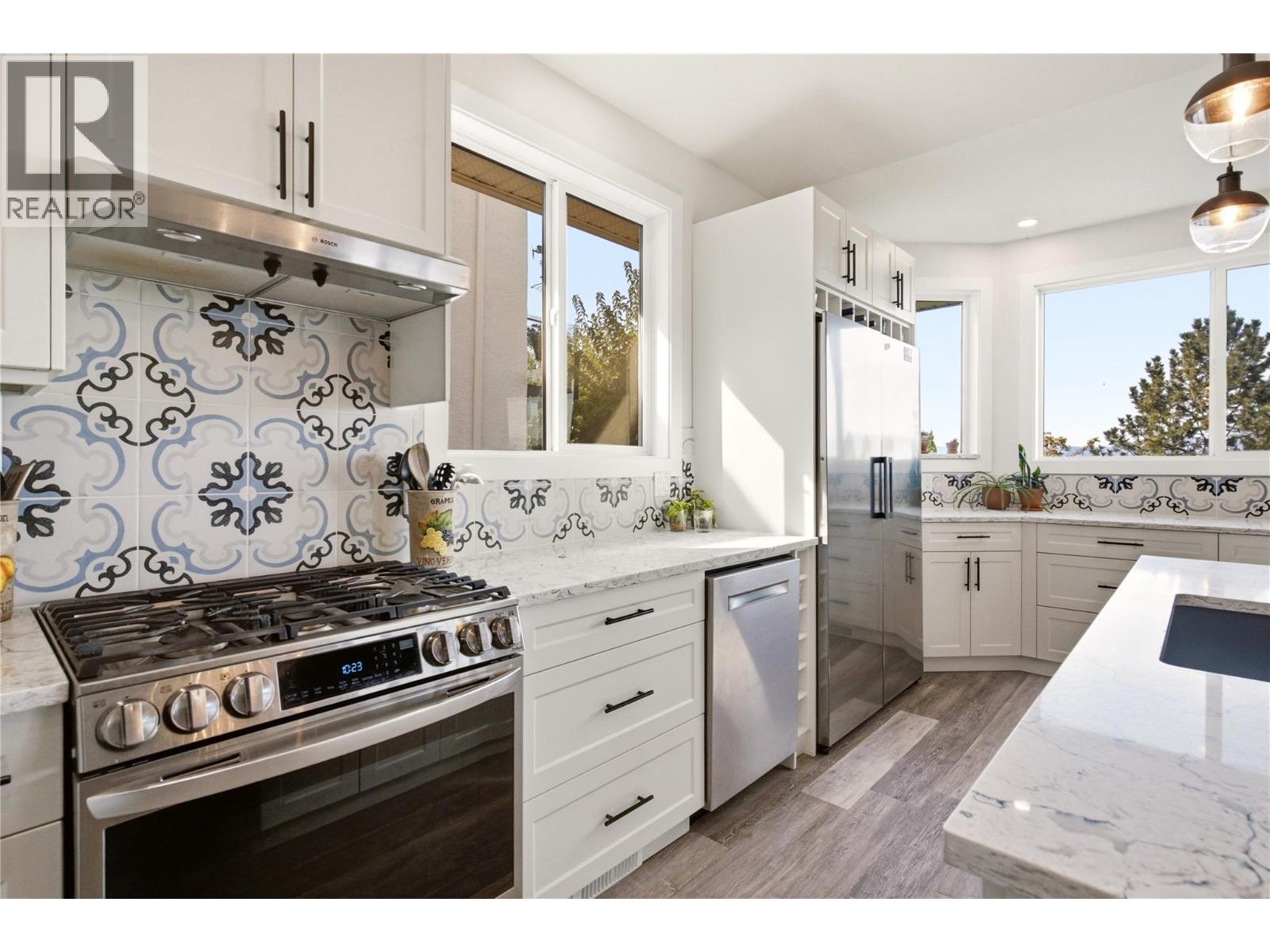724 Lone Pine Drive, Kelowna, British Columbia  V1P 1A1 - Photo 6 - 10401010