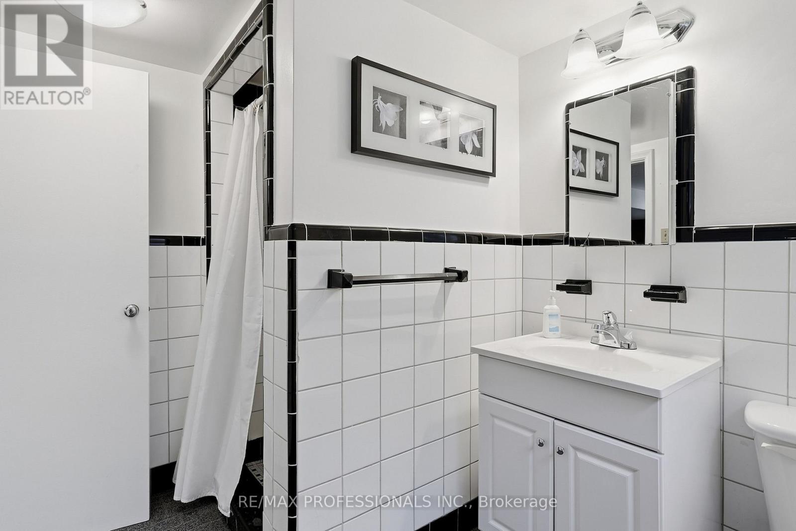 45 Fernalroy Boulevard, Toronto, Ontario  M8Z 3W2 - Photo 38 - W13792232