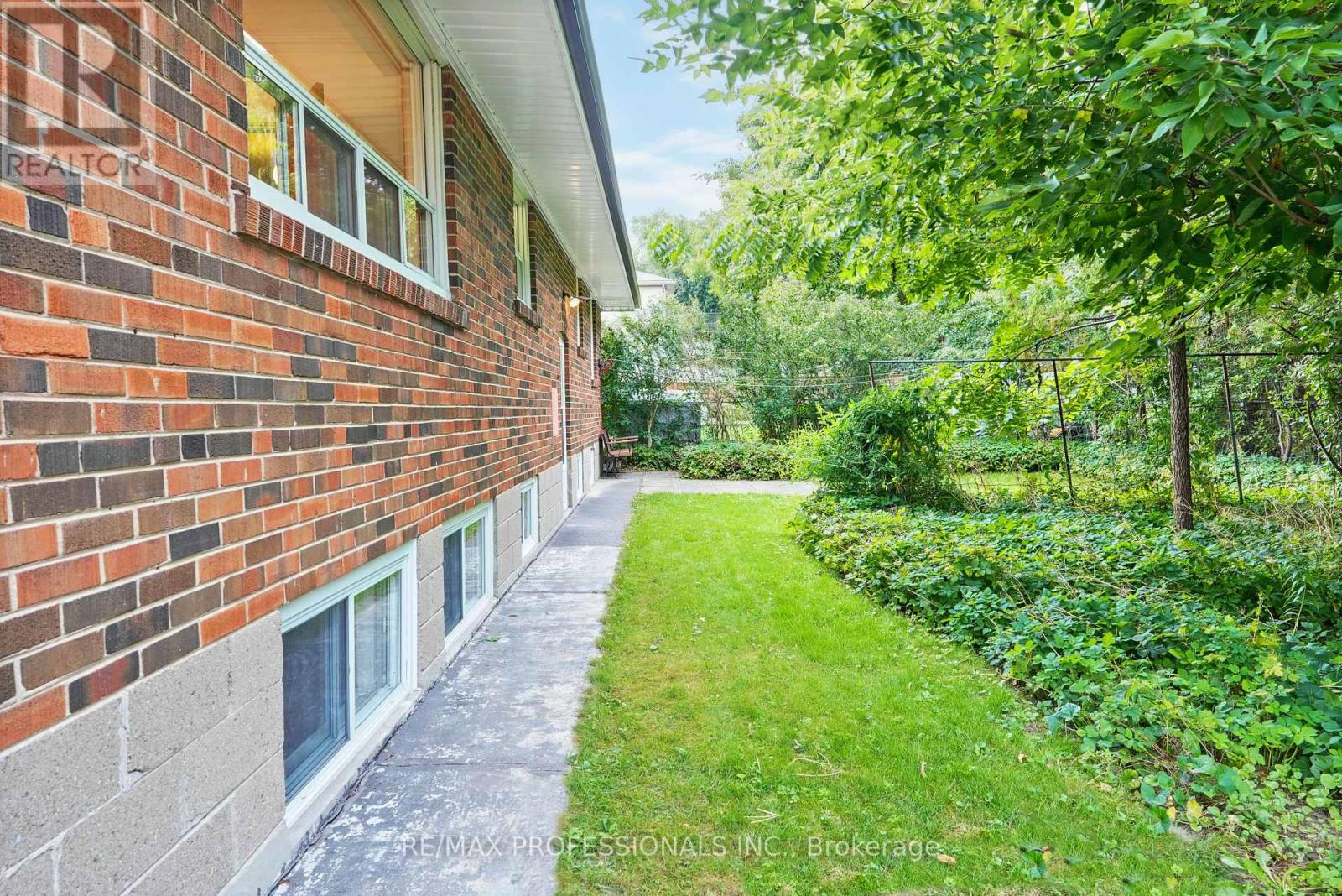 45 Fernalroy Boulevard, Toronto, Ontario  M8Z 3W2 - Photo 41 - W13792232