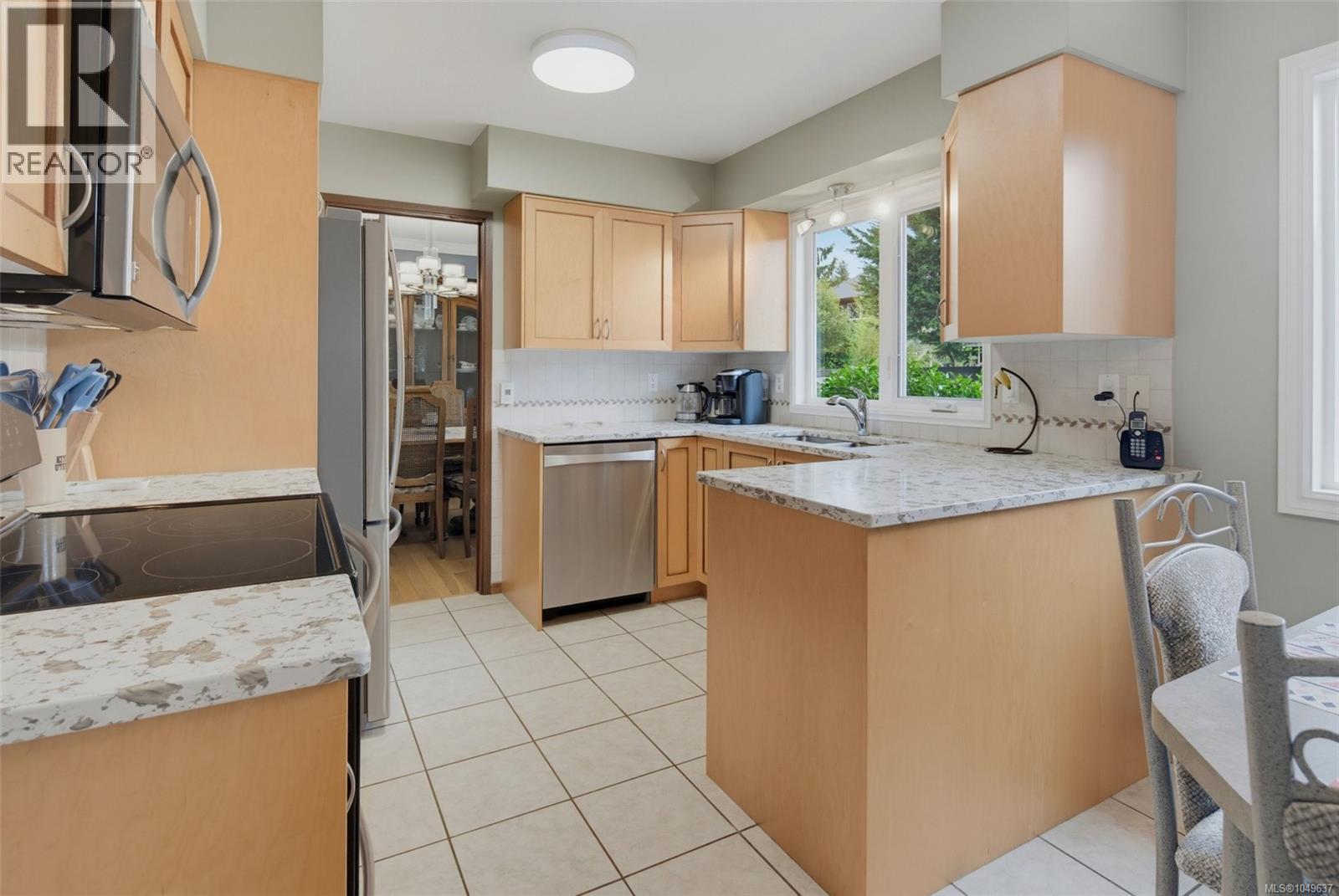 2056 Skyline Cres, Central Saanich, British Columbia  V8M 1M6 - Photo 19 - 1049637