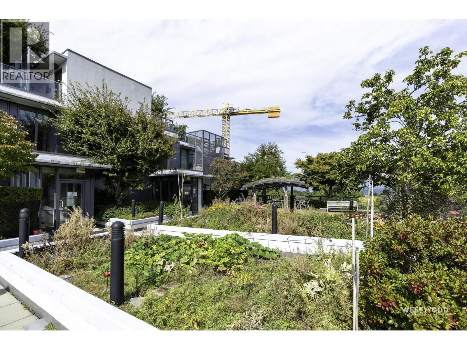 661 2080 W BROADWAY photo 30