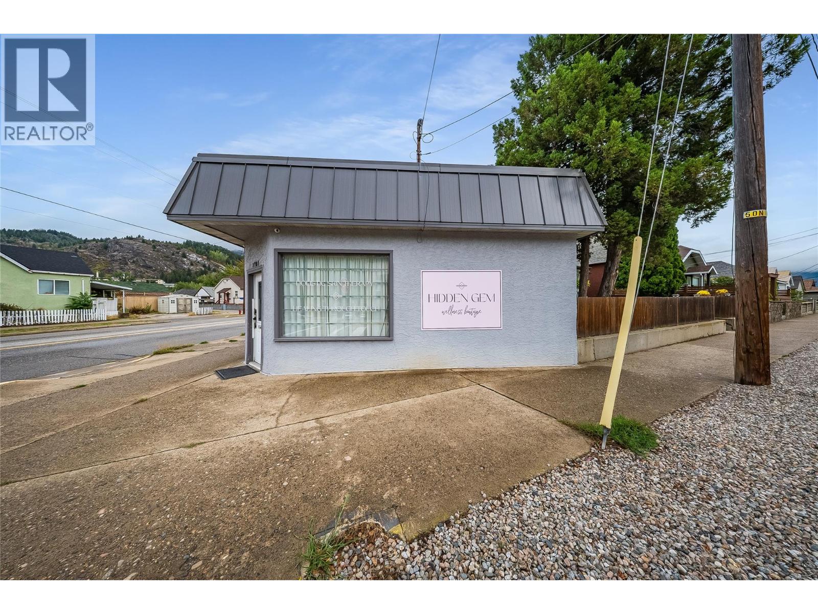 1701 Third Avenue, Trail, British Columbia V1R 1R1 - Photo 2 - 10400855