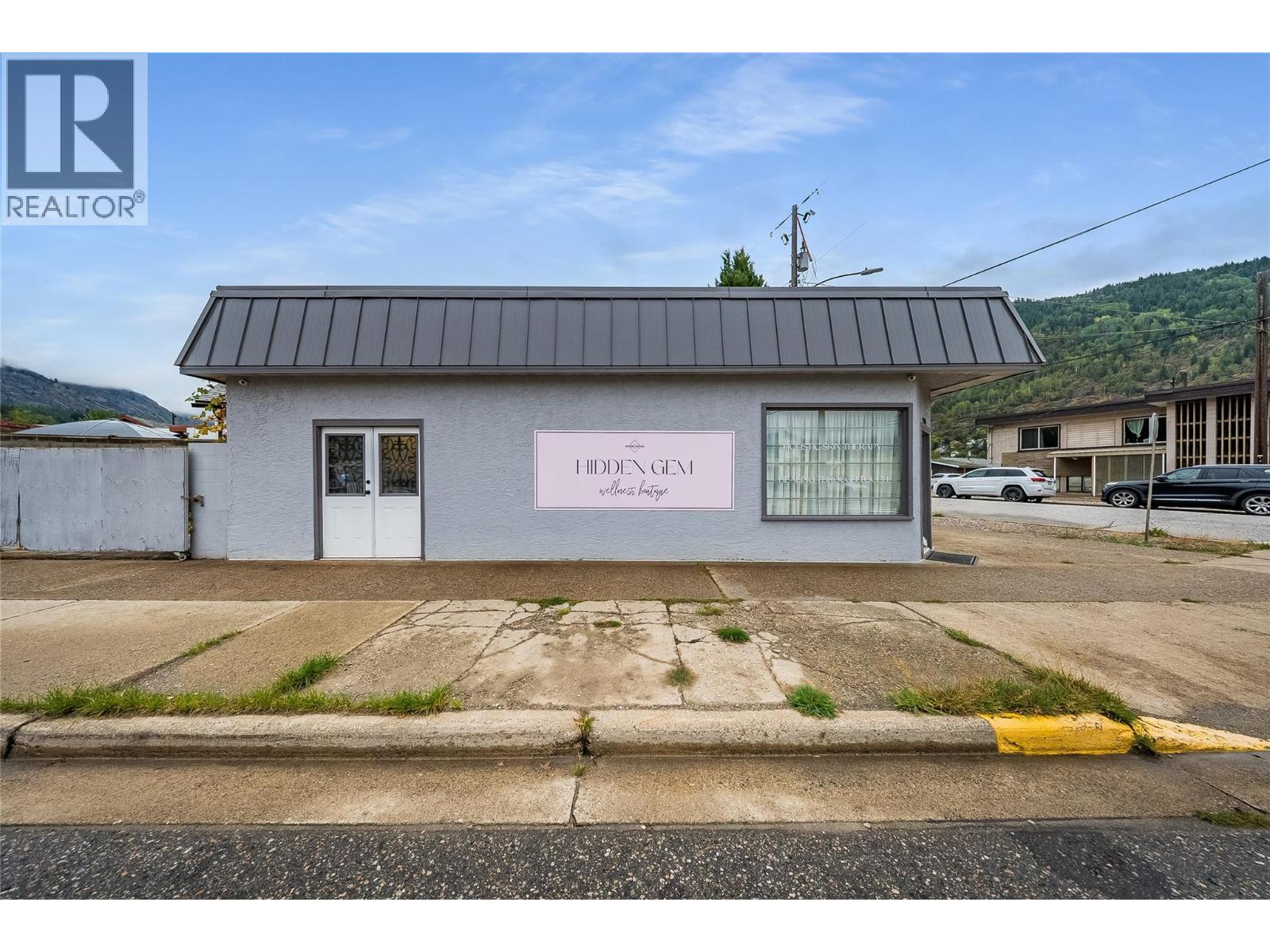 1701 Third Avenue, Trail, British Columbia V1R 1R1 - Photo 4 - 10400855
